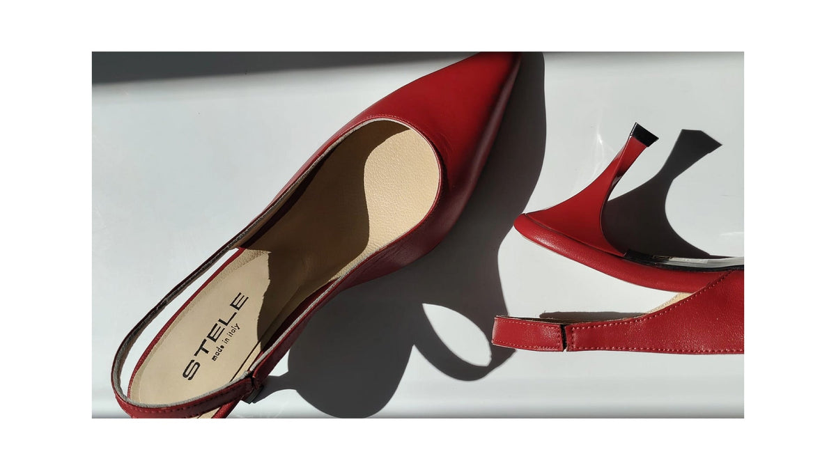Slingback made in Italy in pelle nera artigianale vista laterale