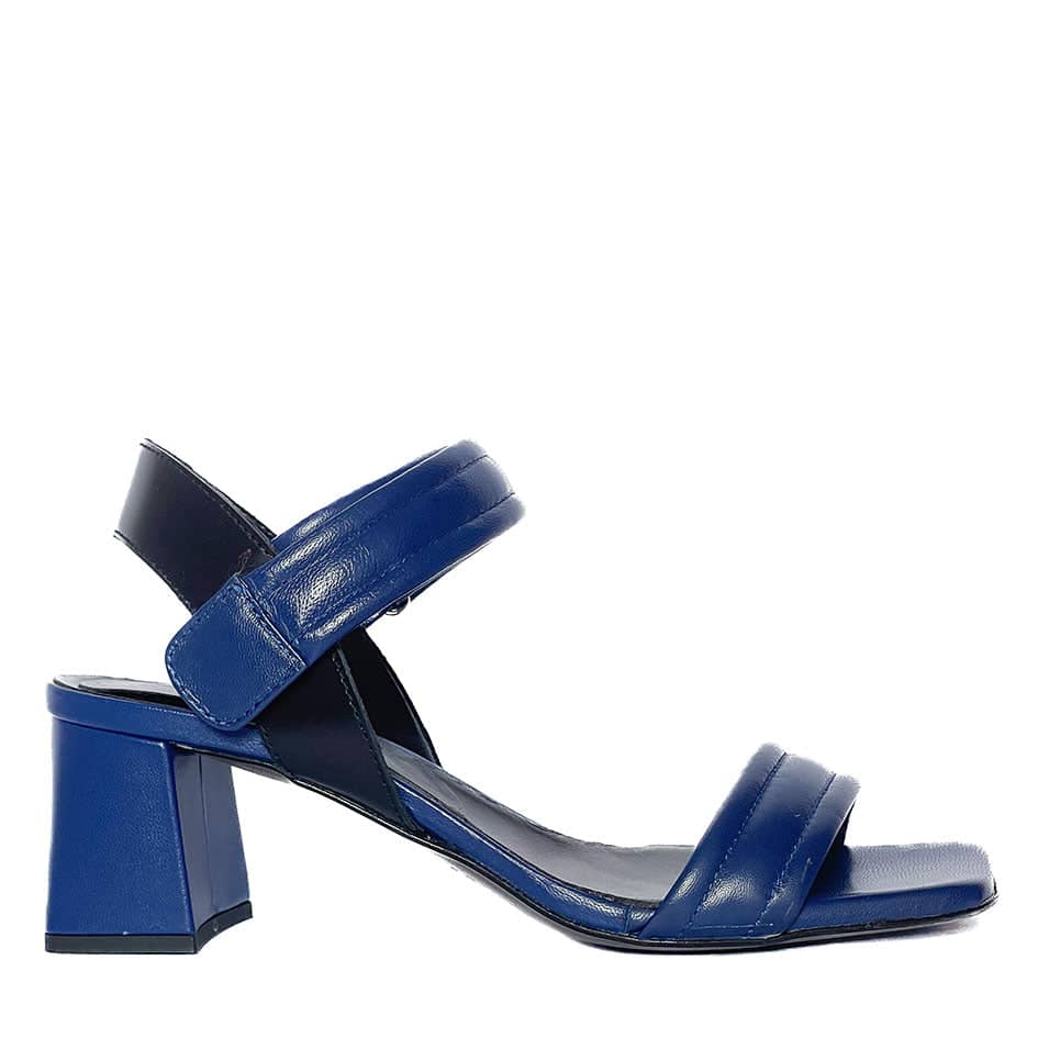 Ultime paia scarpe estive artigianali dettaglio pelle