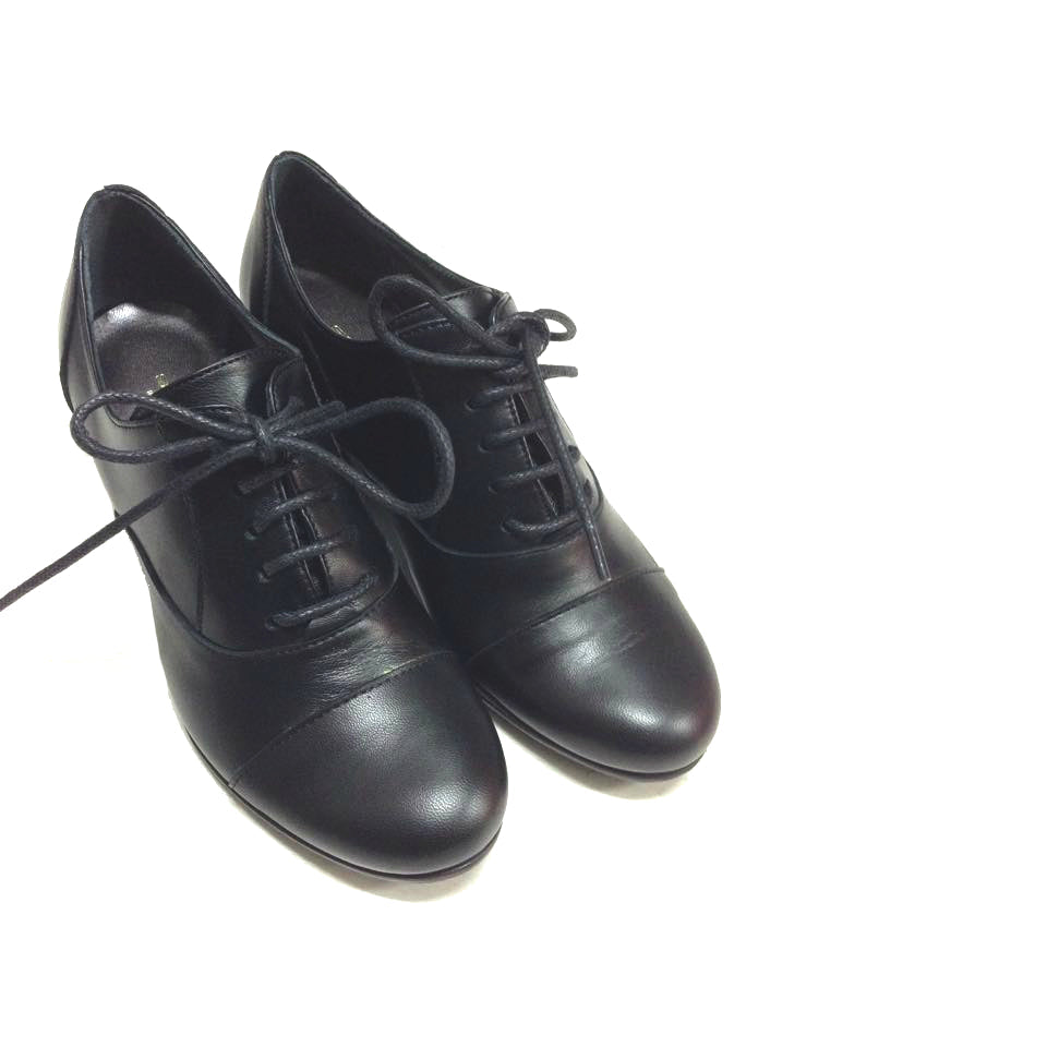 CARMELA-francesina-con-tacco-vista-punta-paio-nappa-nera