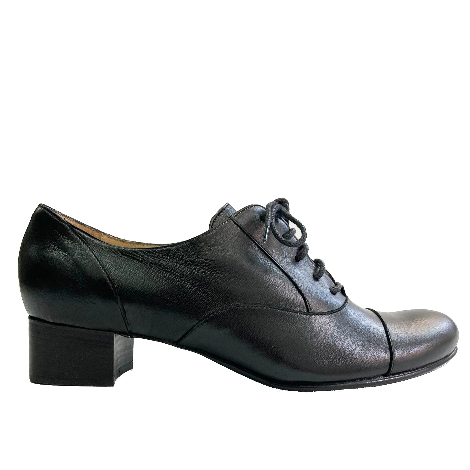 CARMELA-francesina-con-tacco-vista-laterale-singola-nappa-nera