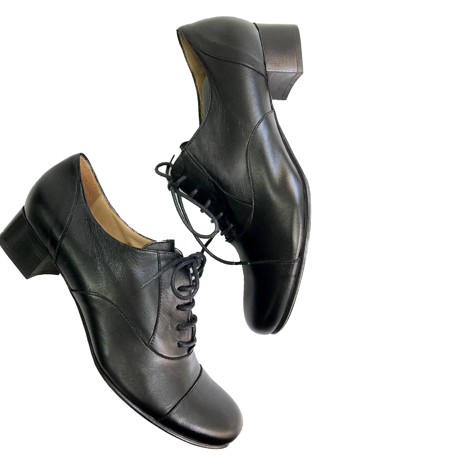 CARMELA-francesina-con-tacco-vista-sopra-paio-nappa-nera