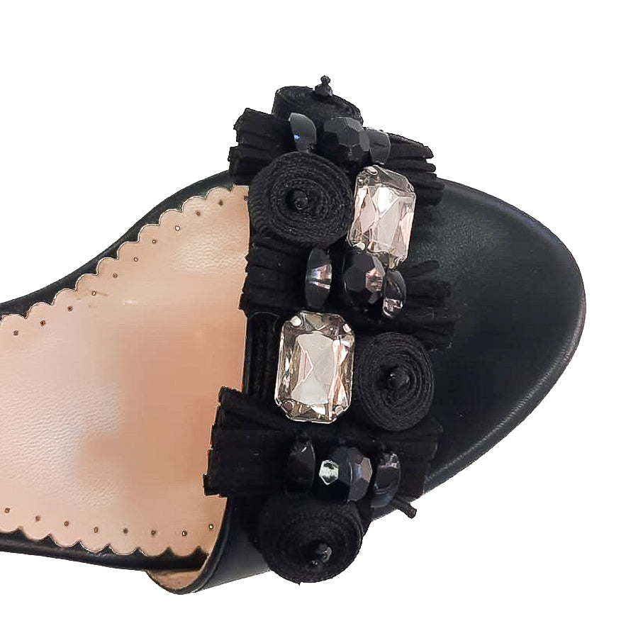 2-PIETRE-accessori-vista-indossato-sopra-tessuto-nero