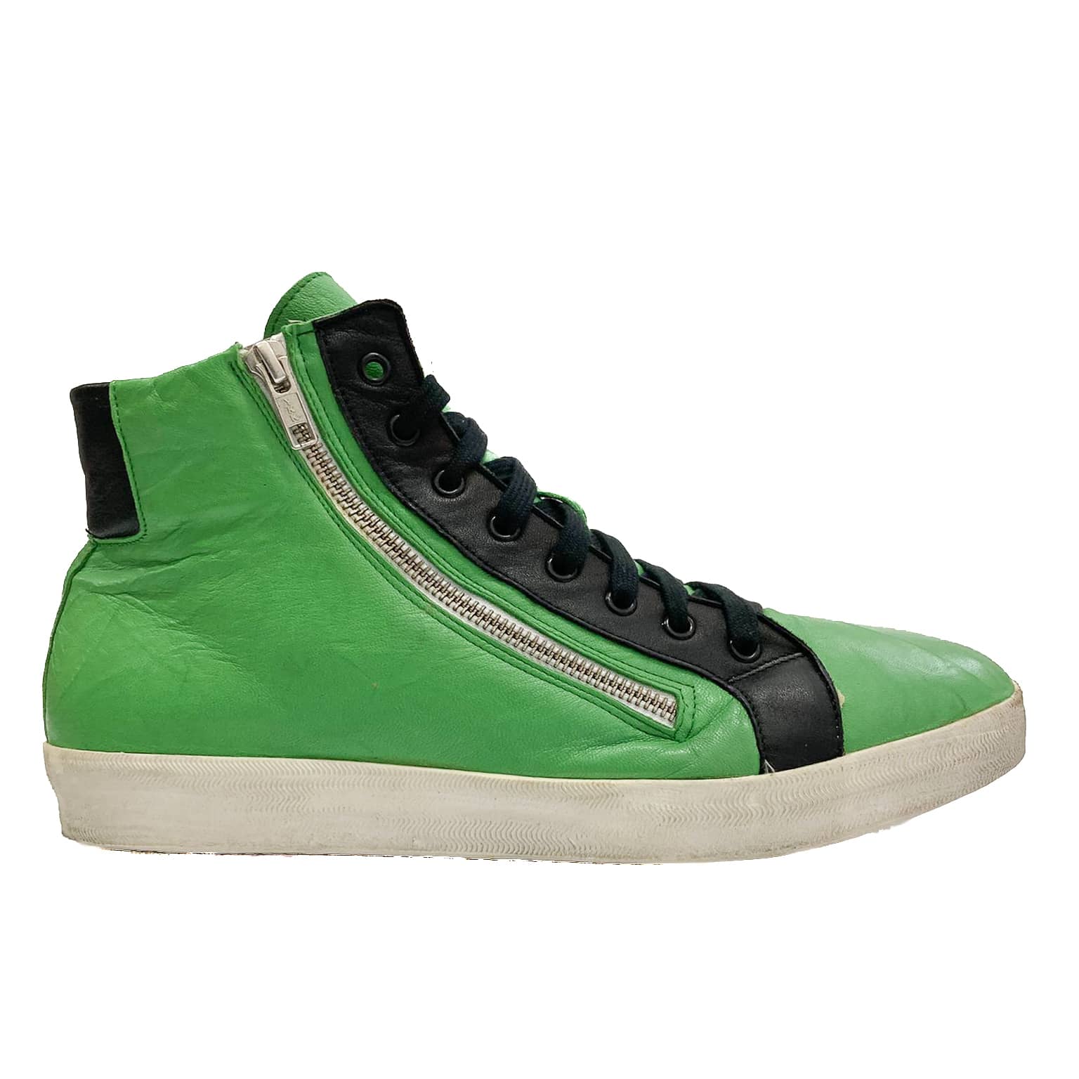 VIEIRISSIMA-sneaker-alla-caviglia-vista-laterale-singola-nappa-verde