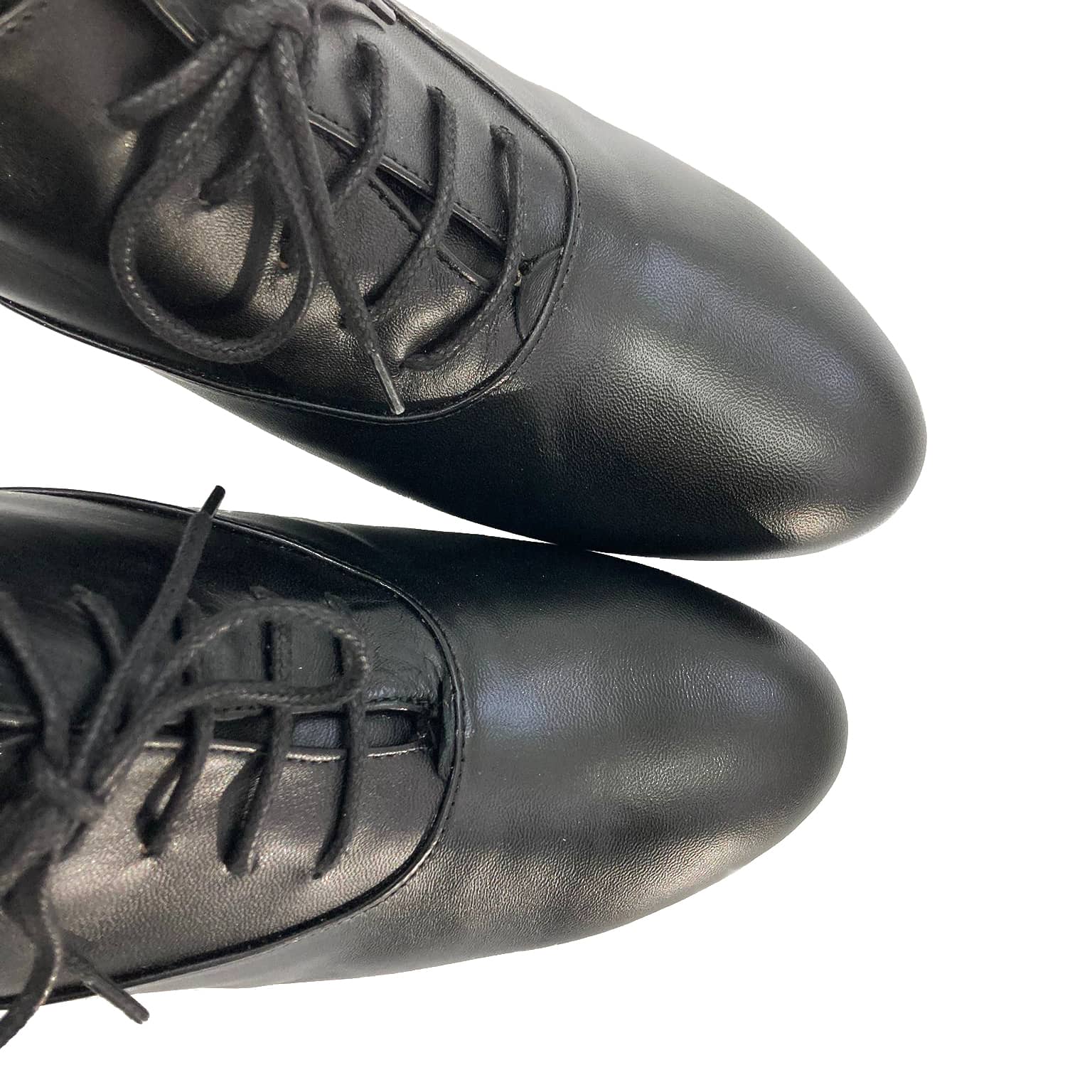 BIBIANA-francesina-con-tacco-vista-punta-sopra-vicino-nappa-nera