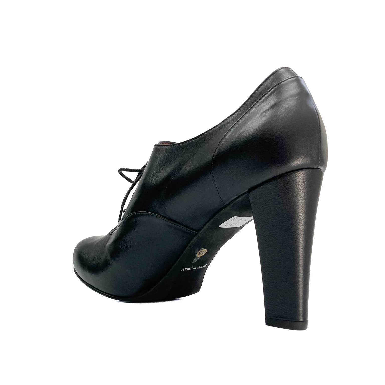 BIBIANA-francesina-con-tacco-vista-tallone-singola-nappa-nera