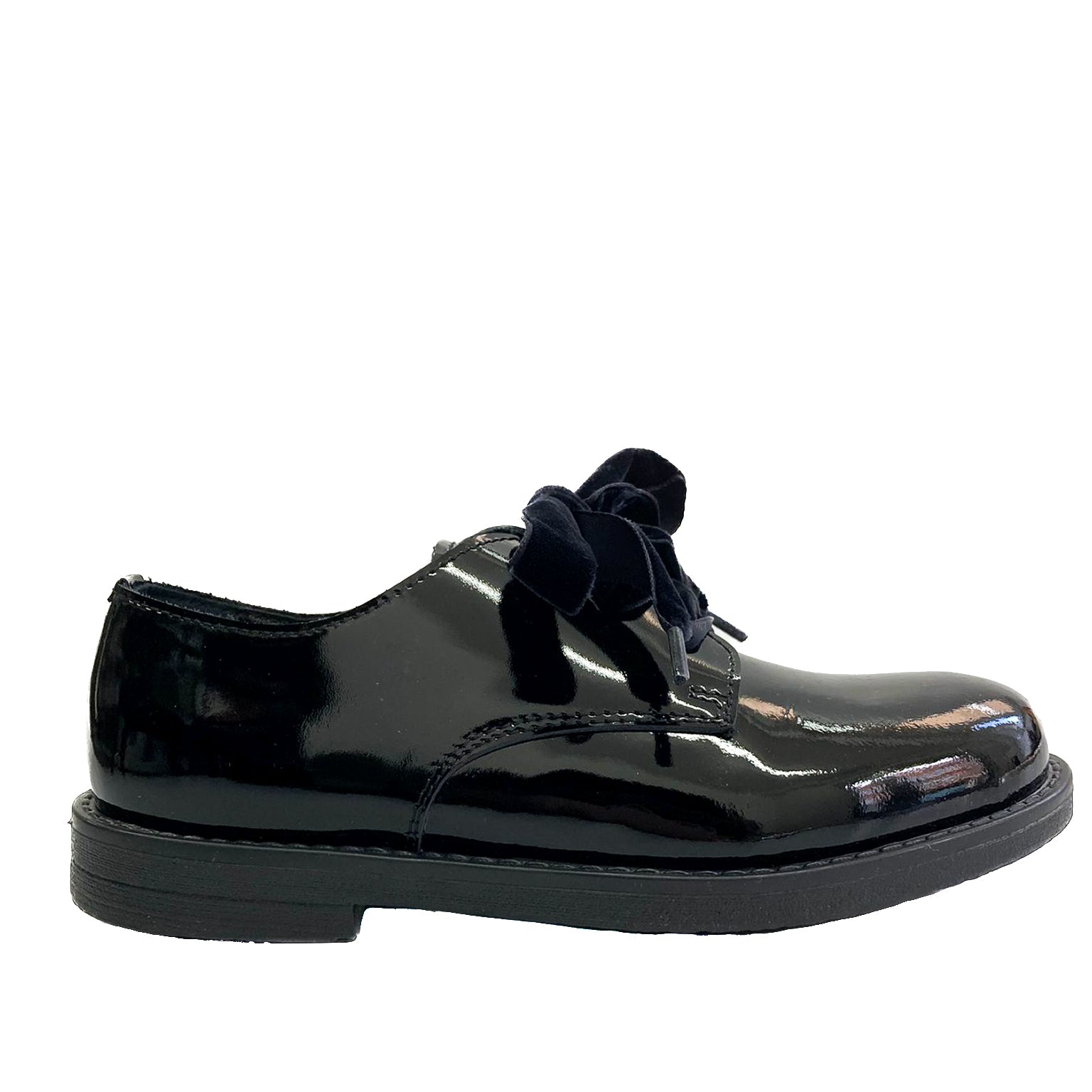 BIENVENIDA-francesina-vista-laterale-lacci-velluto-vernice-nera