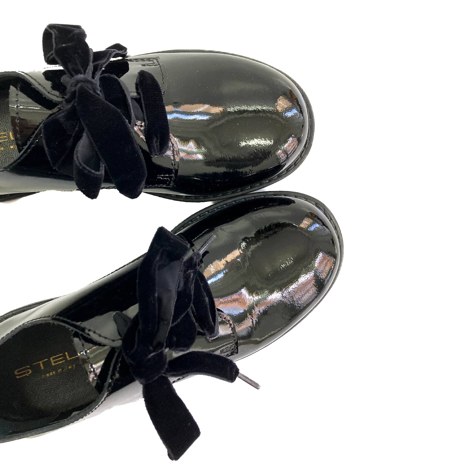 BIENVENIDA-francesina-vista-punta-sopra-lacci-velluto-vernice-nera