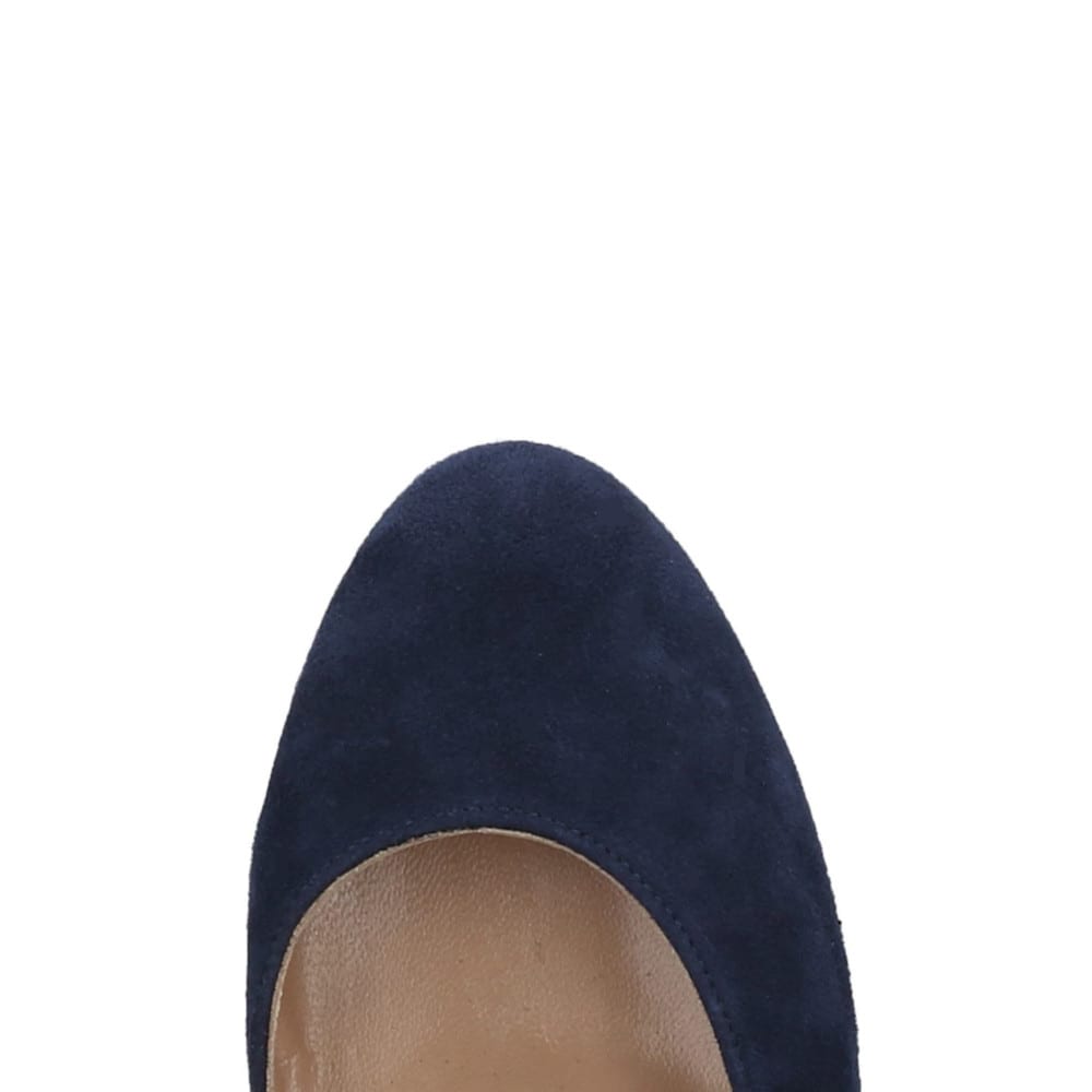 AGNESKA-decollete-punta-tonda-vista-sopra-camoscio-karung-blu