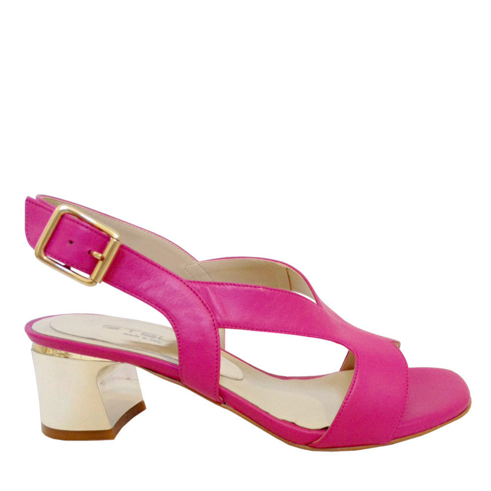 YSALINE-sandalo-vista-laterale-singolo-nappa-fucsia