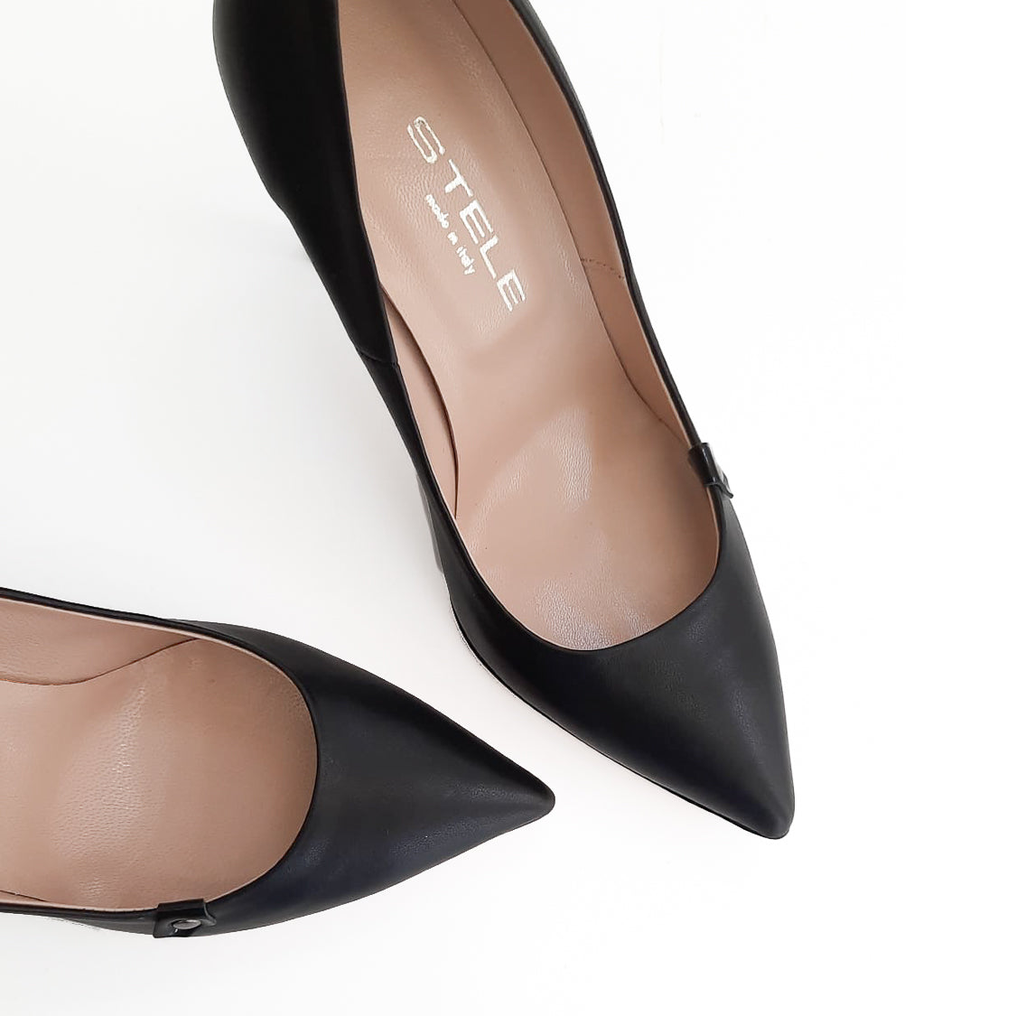 LETY-decollete-vista-punta-paio-sopra-nappa-nera-made-in-italy