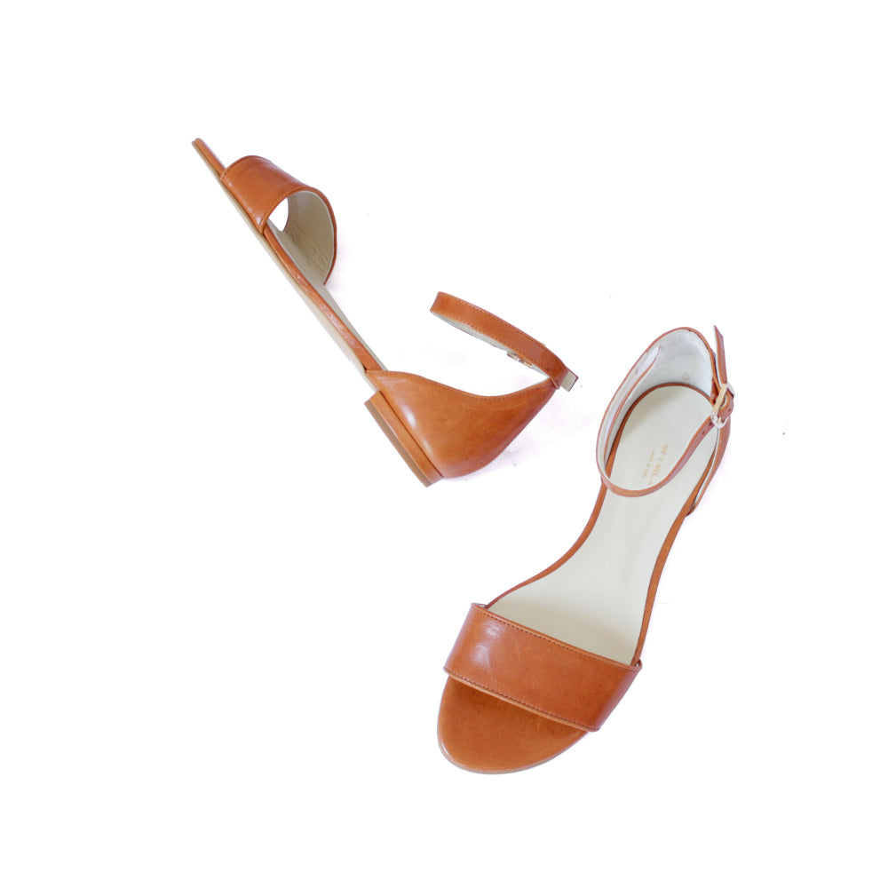 LORRAINE-sandalo-vista-laterale-punta-sopra-paio-vitello-cuoio