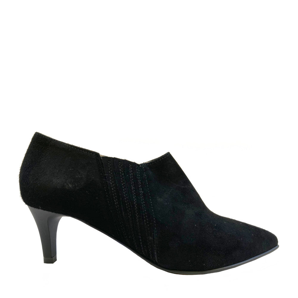 CLEMENTINA-stivaletto-giroforma-vista-laterale-camoscio-nero