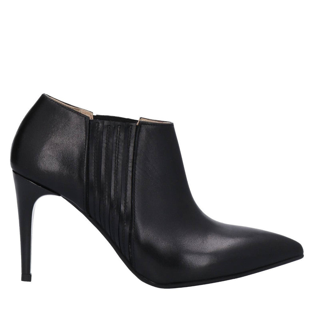 CLARINDA-stivaletto-giroforma-vista-laterale-nappa-nera