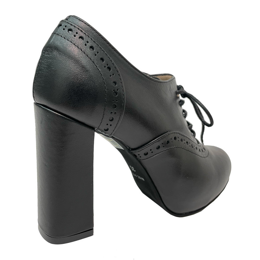 JOSEFINA-francesina-col-tacco-vista-tallone-singola-nappa-nera