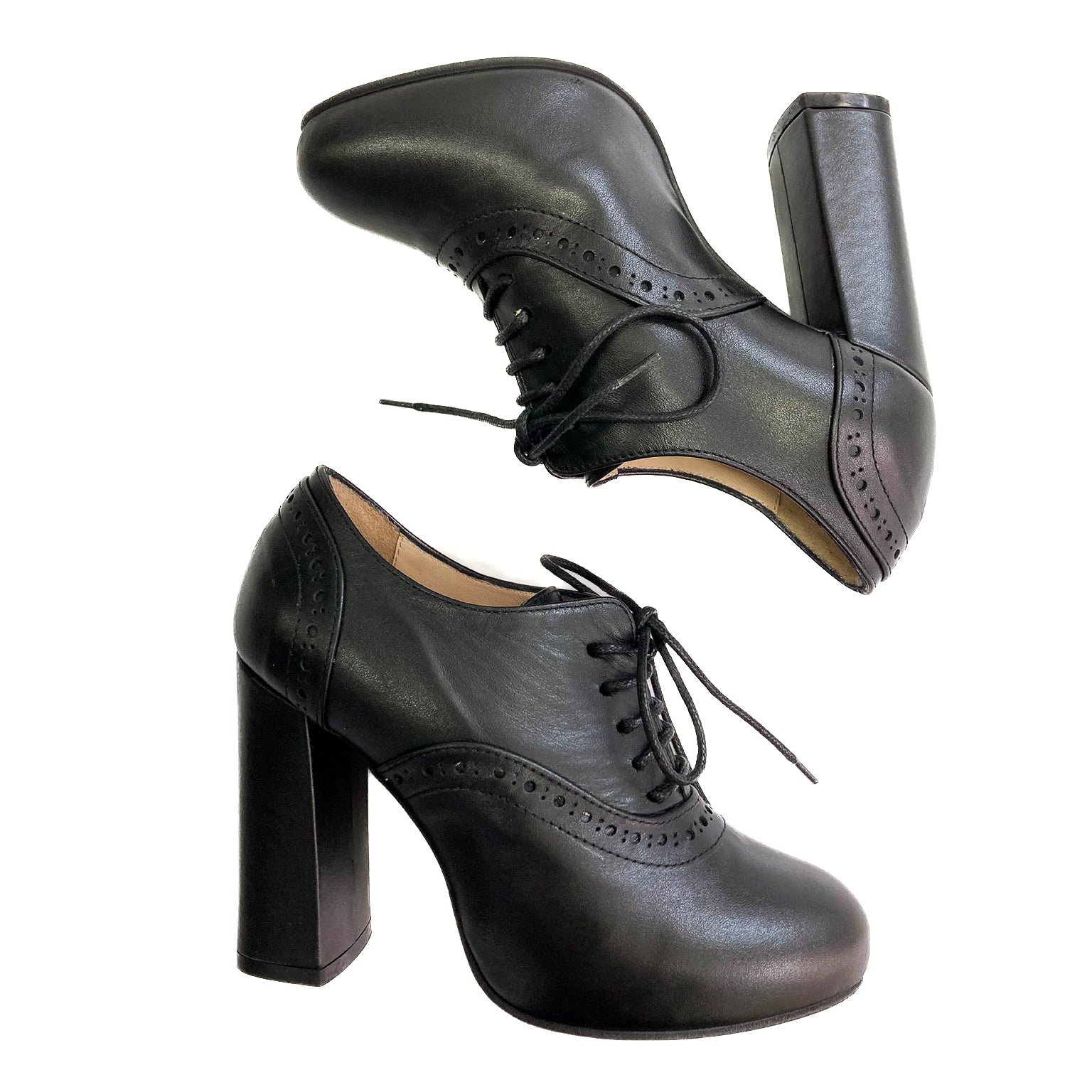 JOSEFINA-francesina-col-tacco-vista-laterale-sopra-paio-nappa-nera