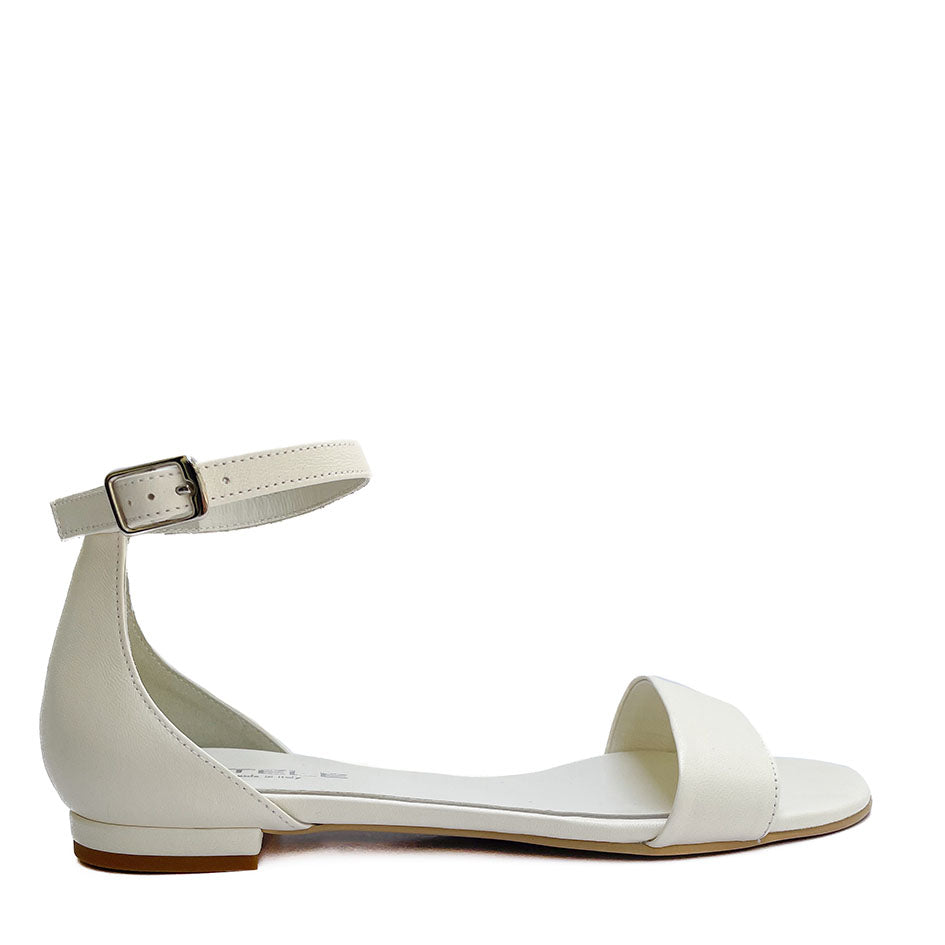 RIA-sandalo-basso-vista-laterale-singola-nappa-latte