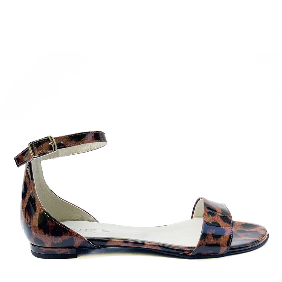 RIA-sandalo-basso-vista-laterale-singola-vernice-maculata