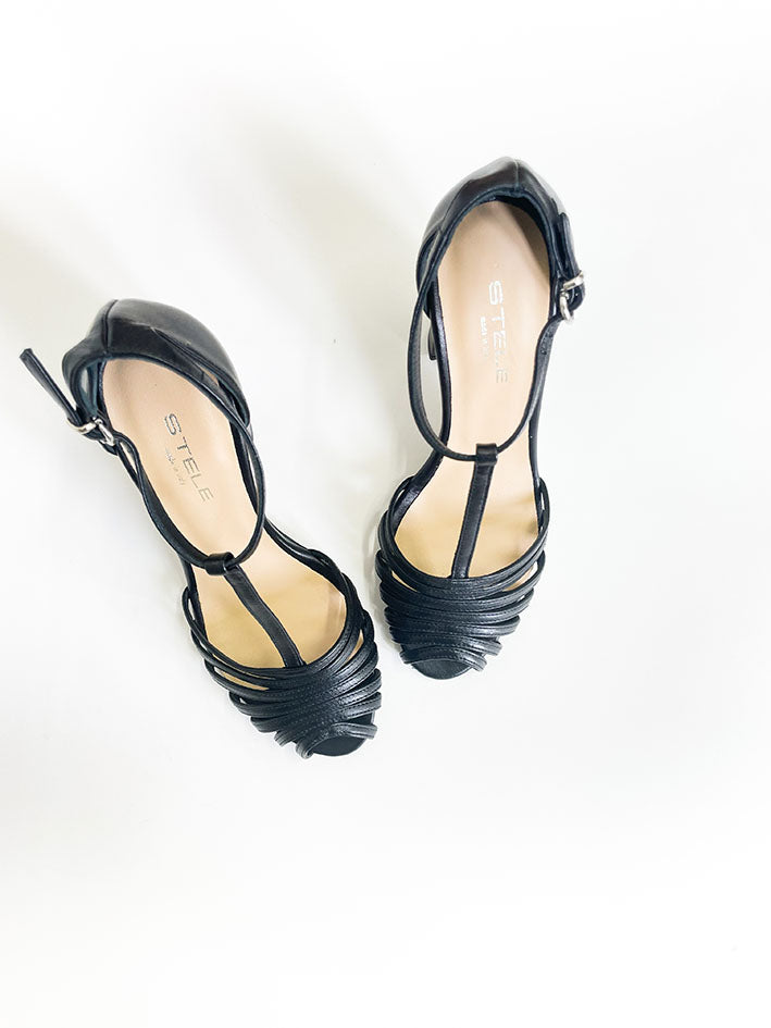 NAHIA-sandalo-vista-punta-sopra-paio-nappa-nera-made-in-italy