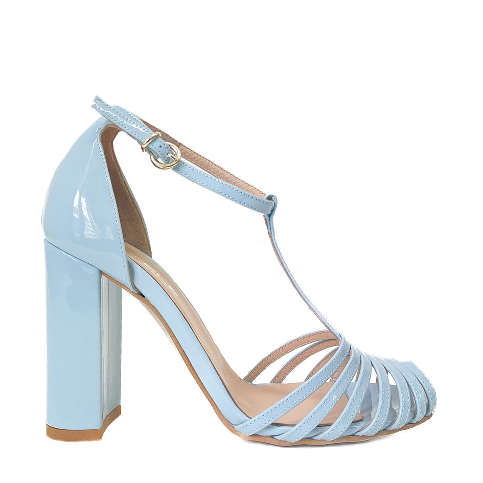 NAHIA-sandalo-vista-laterale-singola-vernice-celeste-made-in-italy