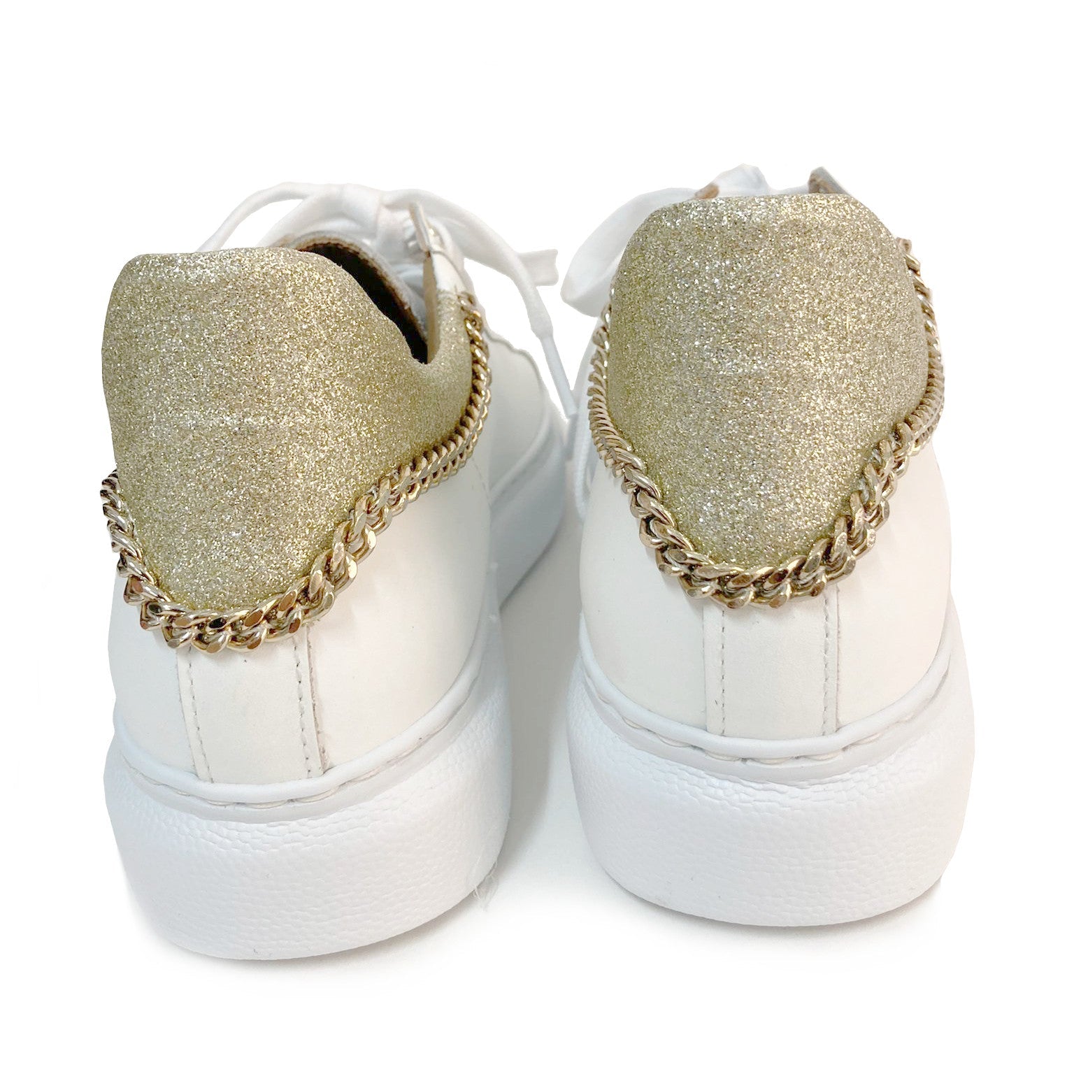MIRANDA-sneakers-vista-tallone-paio-vicino-vitello-bianco-glitter-oro-catena-oro