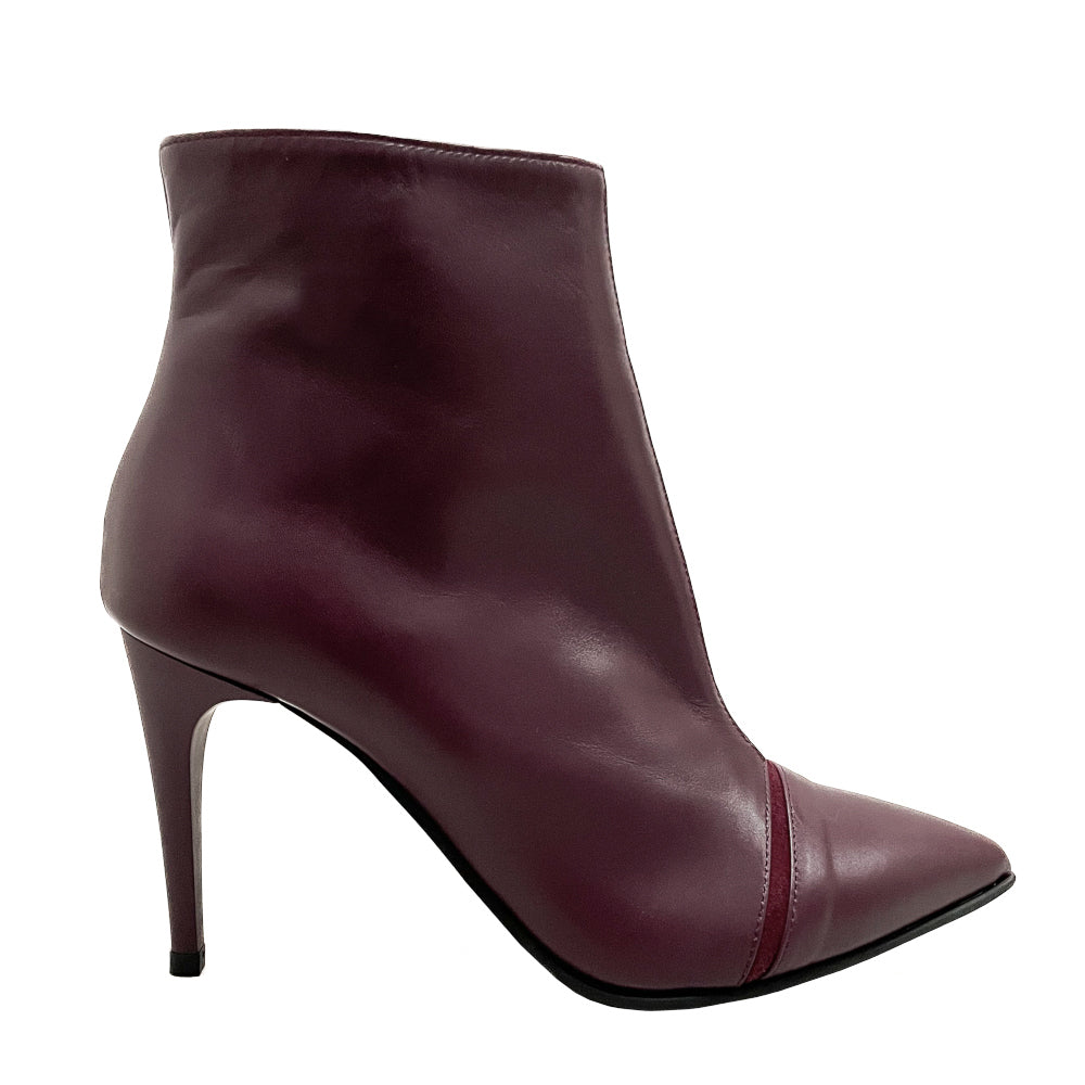 VALENTINE-tronchetto-stivaletto-vista-laterale-singola-nappa-camoscio-bordeaux