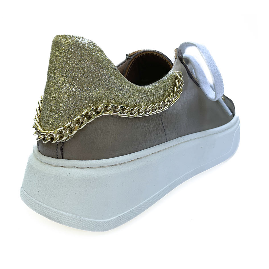 Mirandavitello-tortora-made-in-italy-vista-dietro-fondo-gomma