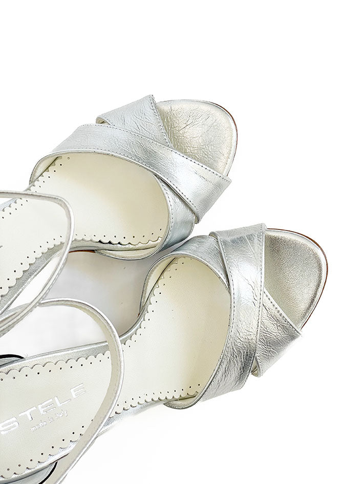 PEONIA-sandalo-vista-punta-sopra-vicino-nappa-nera-laminato-argento-tacco-11,5