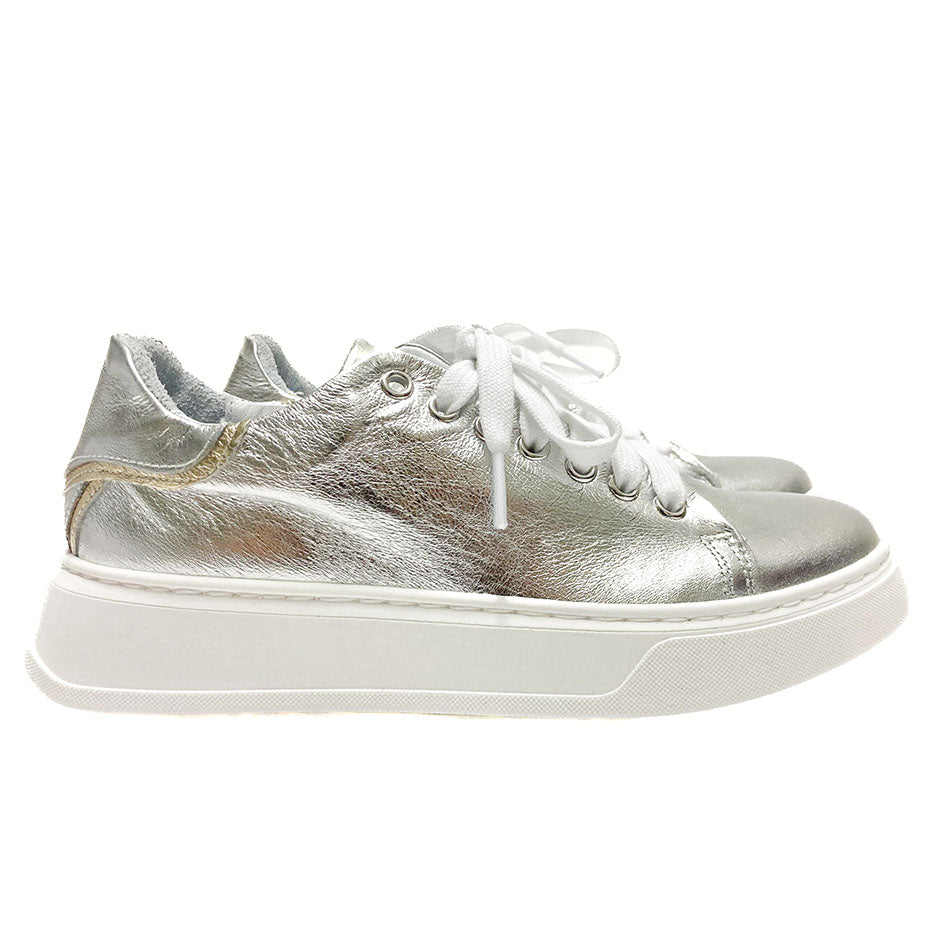 VALERIE-sneakers-vista-laterale-paio-laminato-argento-laminato-platino