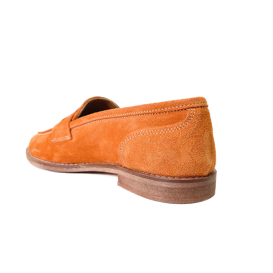 ACHILLEA-mocassino-vista-tallone-camoscio-arancione