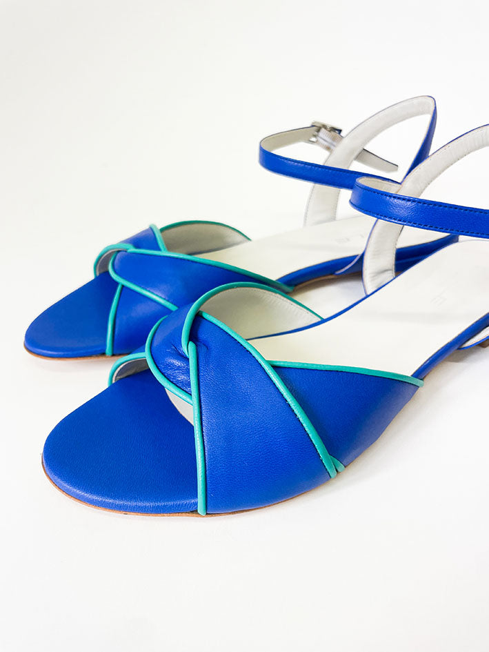 MAGNOLIA-sandalo-basso-vista-punta-paio-nappa-bluette-nappa-tiffany