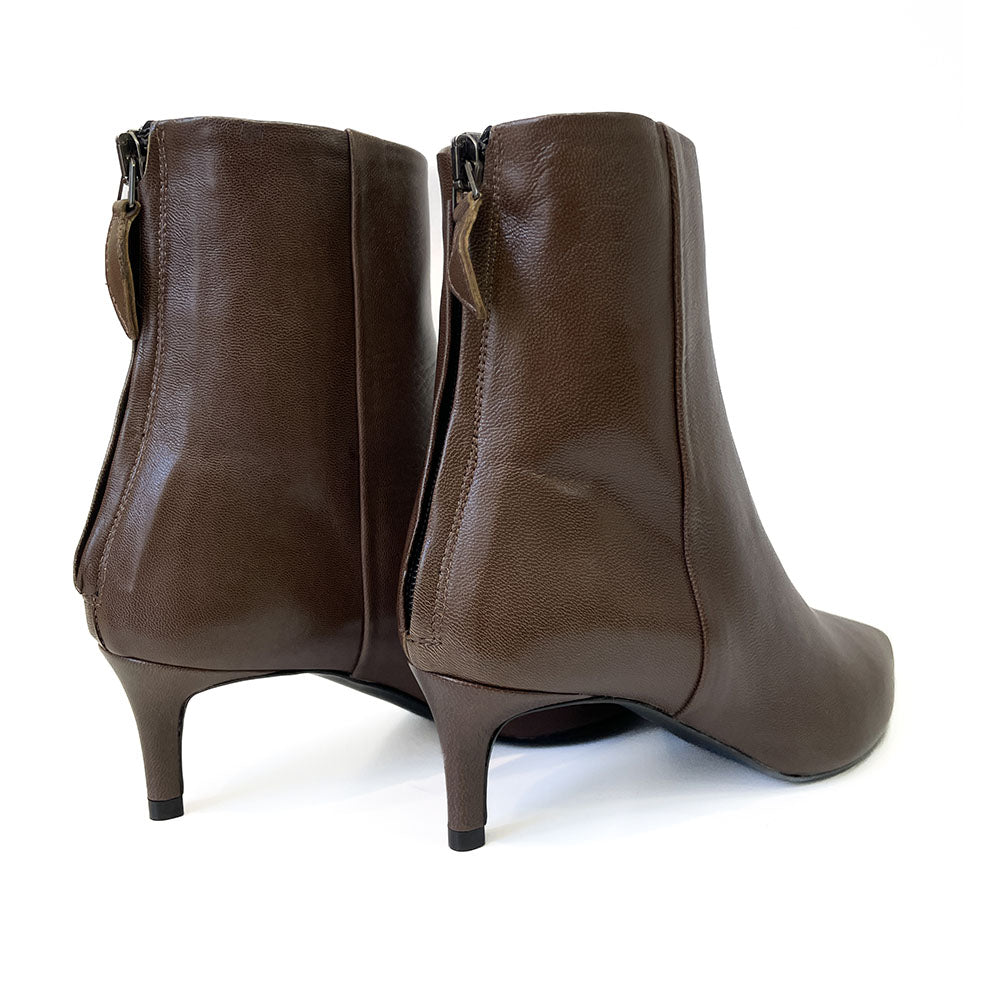 HERMINIA-stivaletto-tronchetto-vista-tallone-paio-laterale-vitello-taupe