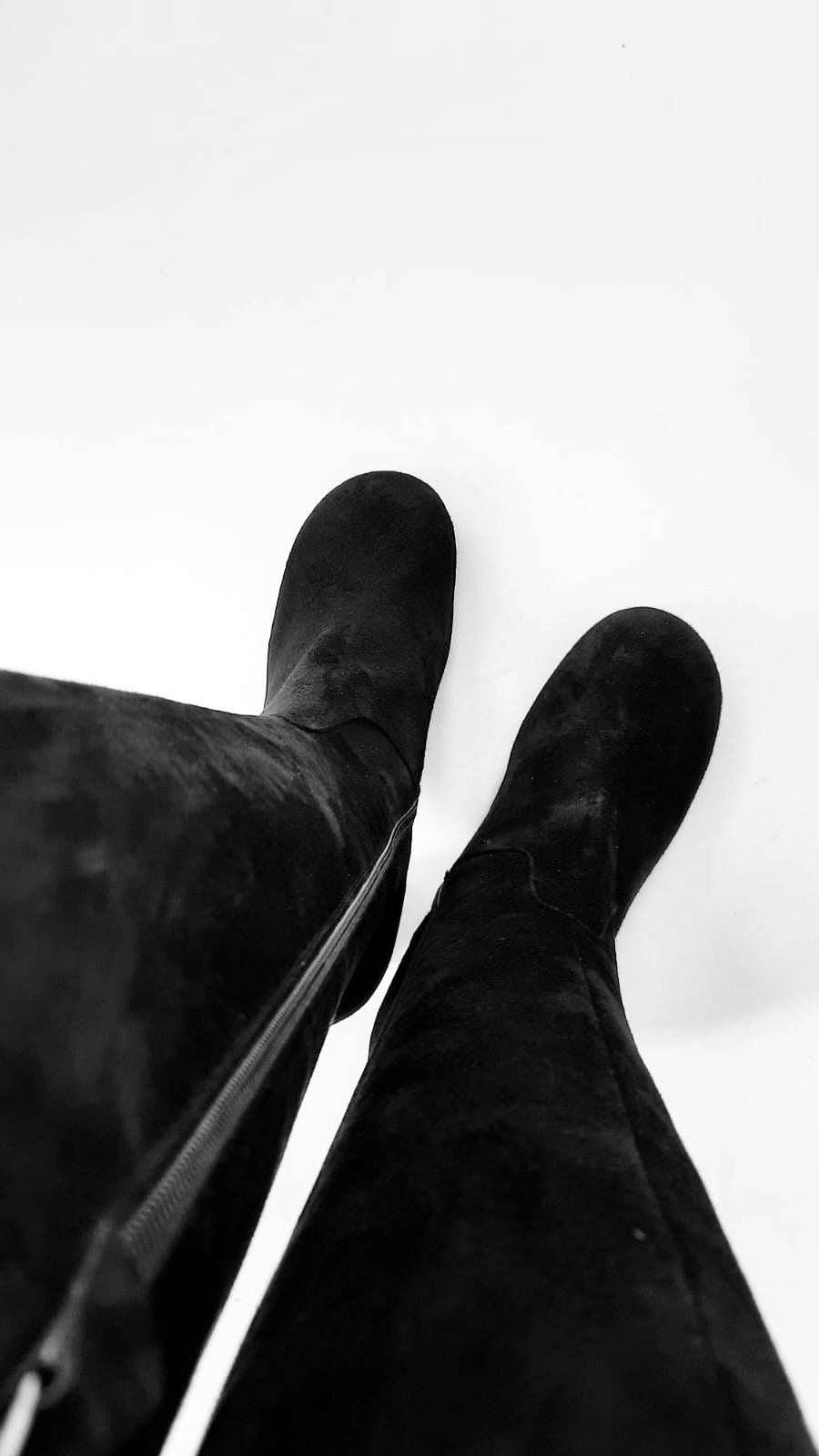 MONACO-stivale-vista-sopra-sinistra-camoscio-nero-tacco-7,5