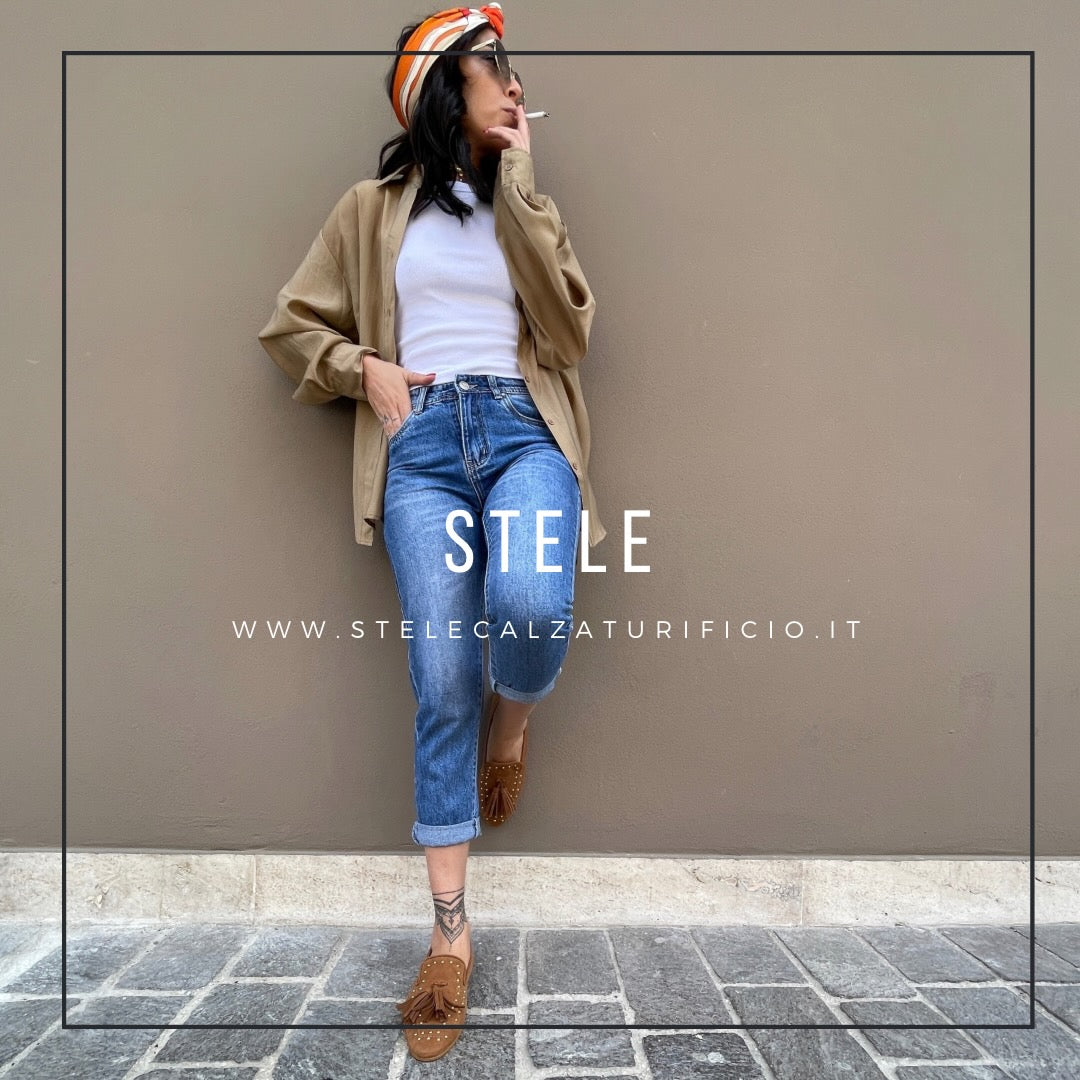 PATRASSO-mocassino-vista-indossato-corpo-intero-camoscio-cuoio