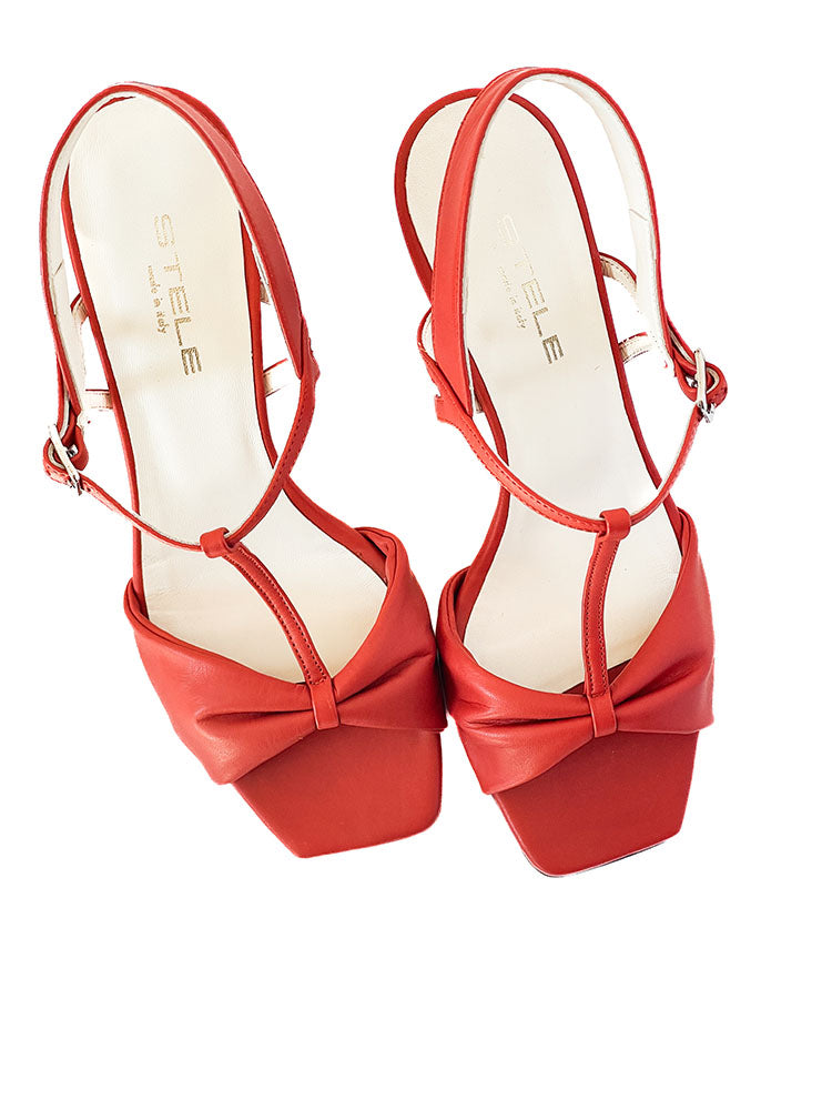 SANTORINI-sandalo-vista-punta-sopra-paio-nappa-terra-di-siena