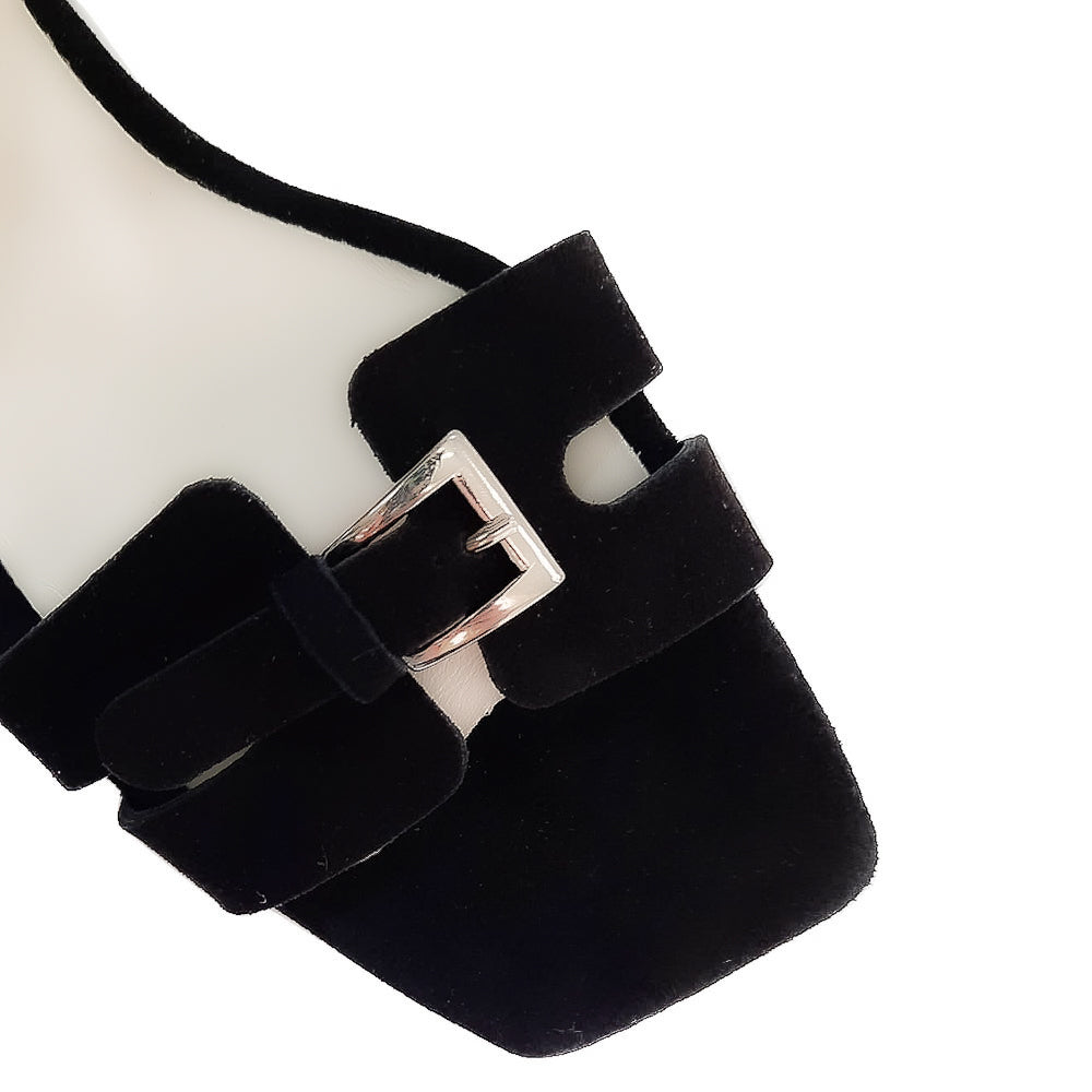 MILOS-sandalo-basso-vista-punta-sopra-dettaglio-accessorio-punta-singola-camoscio-nero