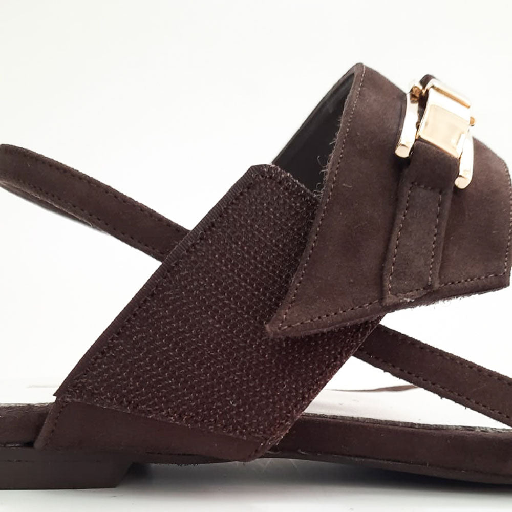 IDRA-sandalo-vista-laterale-strap-vicino-singola-camoscio-cacao
