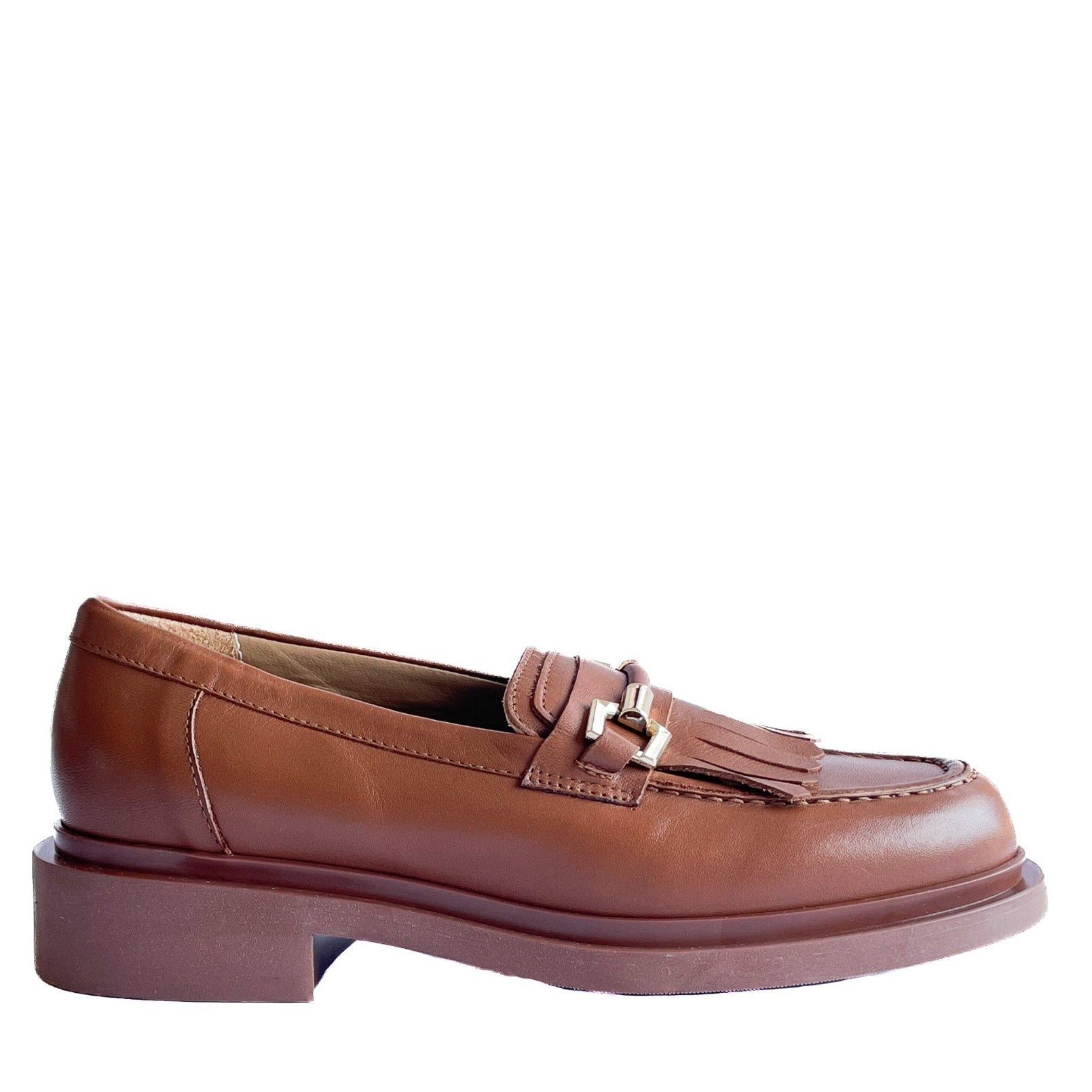 CAPRI-mocassino-vista-laterale-vitello-cuoio-accessorio-oro