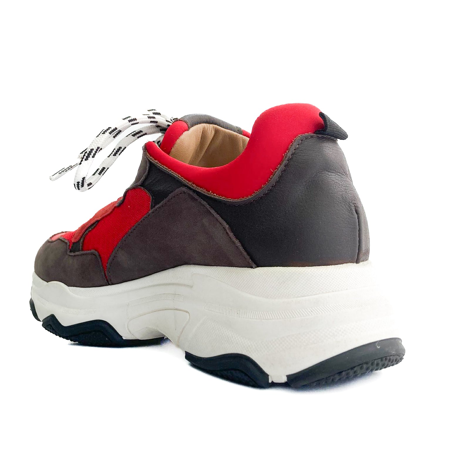 MONTECOSARO-sneakers-vista-tallone-singola-camoscio-e-vitello-cioccolato-tessuto-rosso