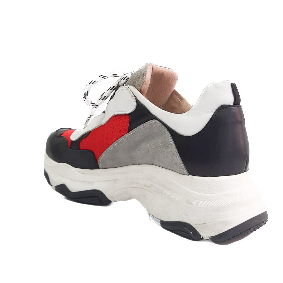 MONTECOSARO-sneakers-vista-tallone-singola-vitello-bianco-e-nero-camoscio-grigio-tessuto-rosso