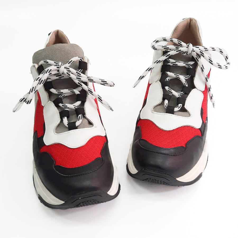 MONTECOSARO-sneakers-vista-punta-paio-vitello-bianco-e-nero-camoscio-grigio-tessuto-rosso