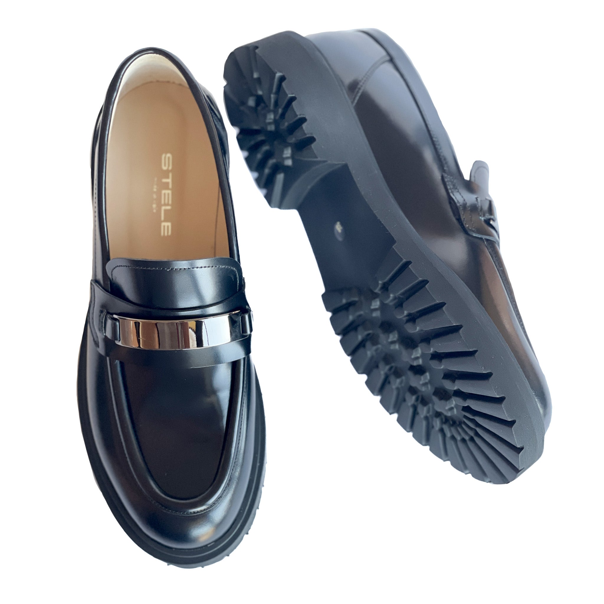 GROTTAMMARE-mocassino-vista-fondo-vitello-abrasivato-nero-accessorio-cdf