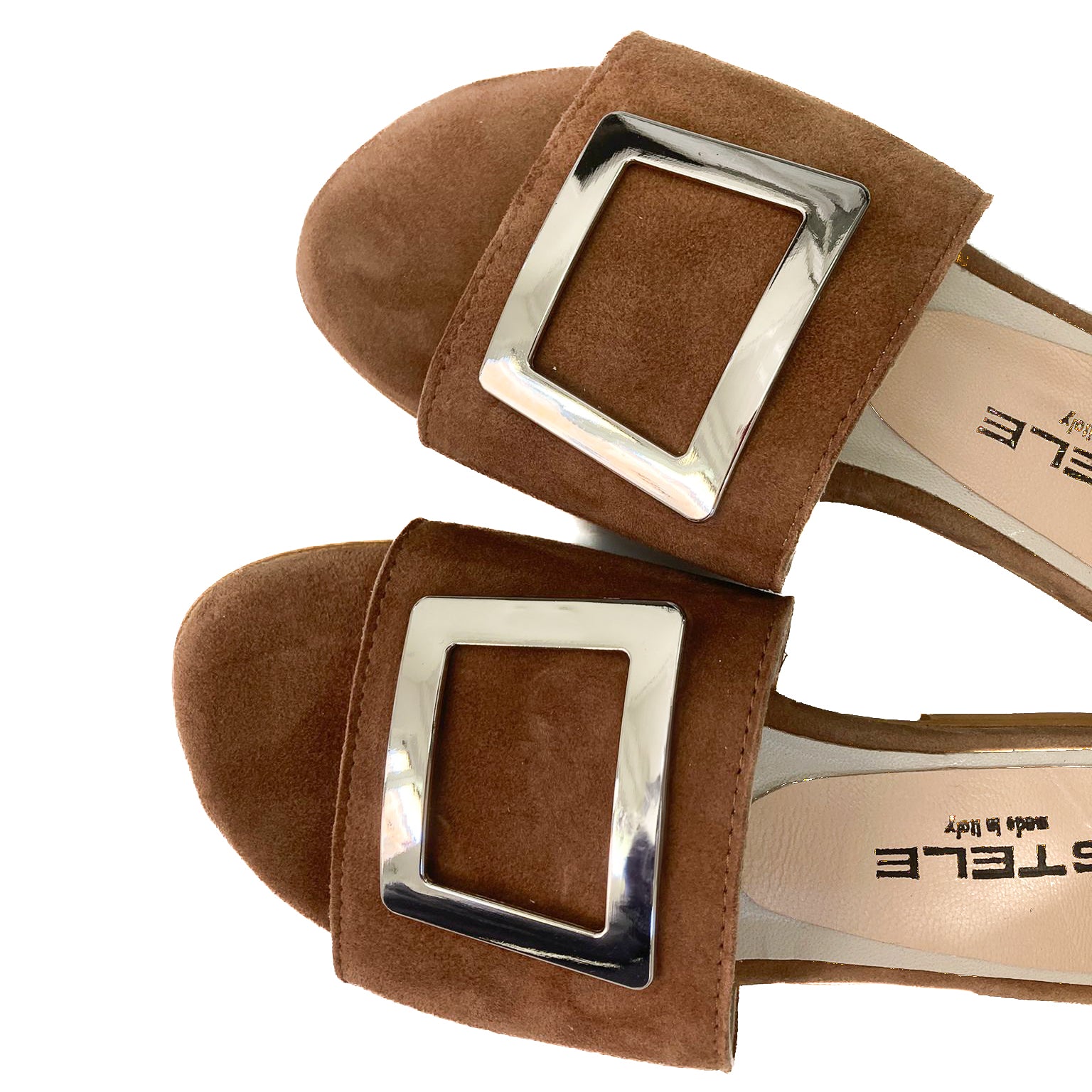 Dettaglio accessorio nickel ciabattina Guinda in pelle scamosciata marrone