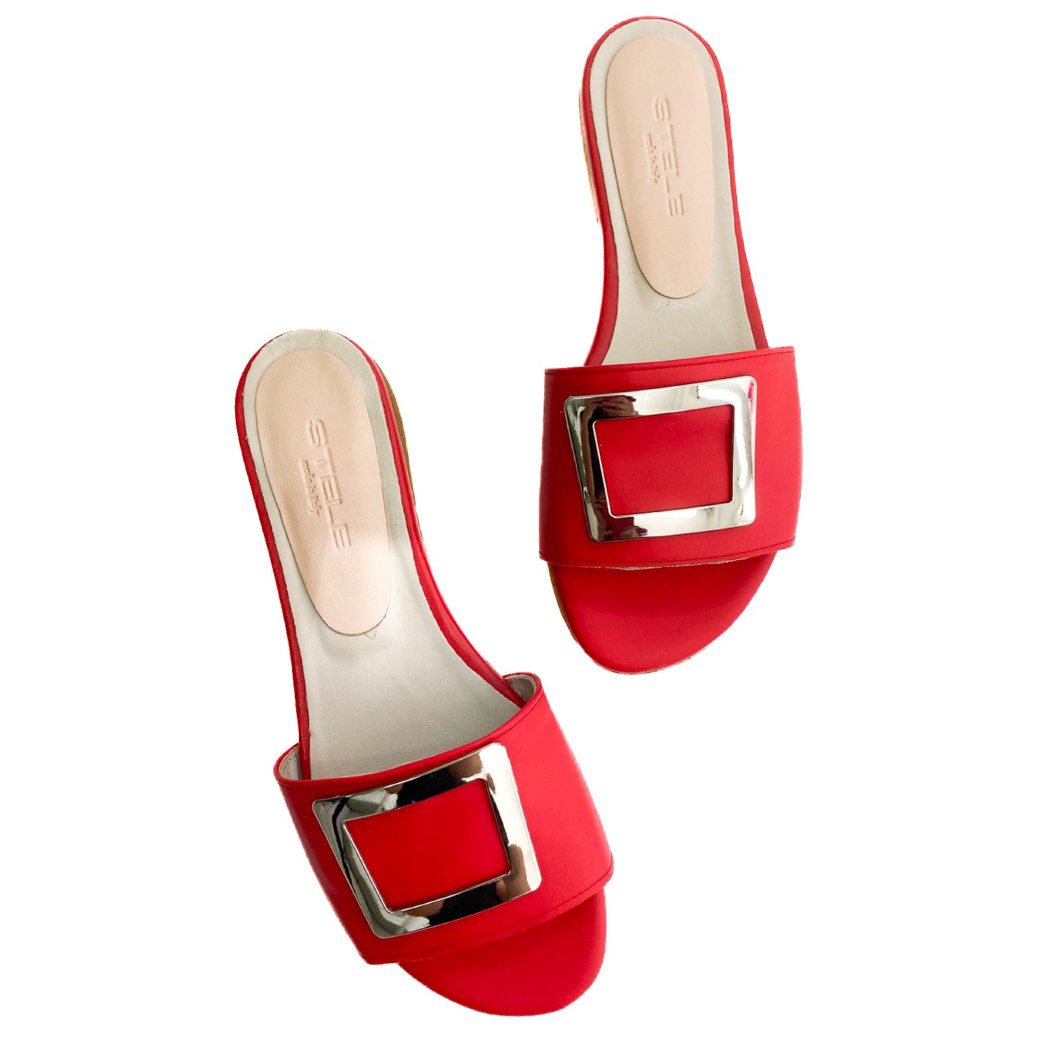 Ciabattina Guinda in pelle nappa rossa vista dall alto con punta verso il basso