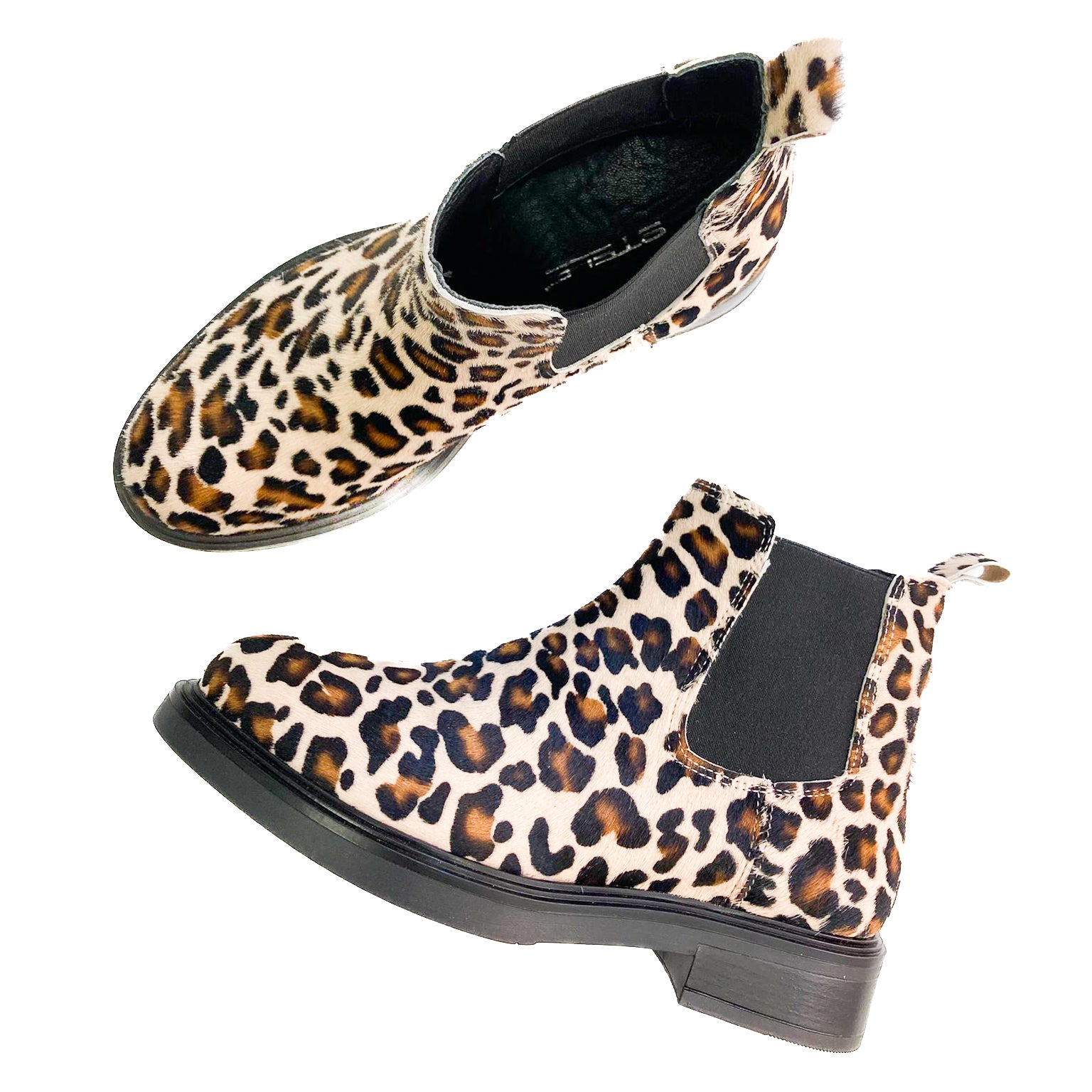 LIEGI-stivaletto-beatles-vista-punta-e-laterale-sopra-paio-cavallino-maculato