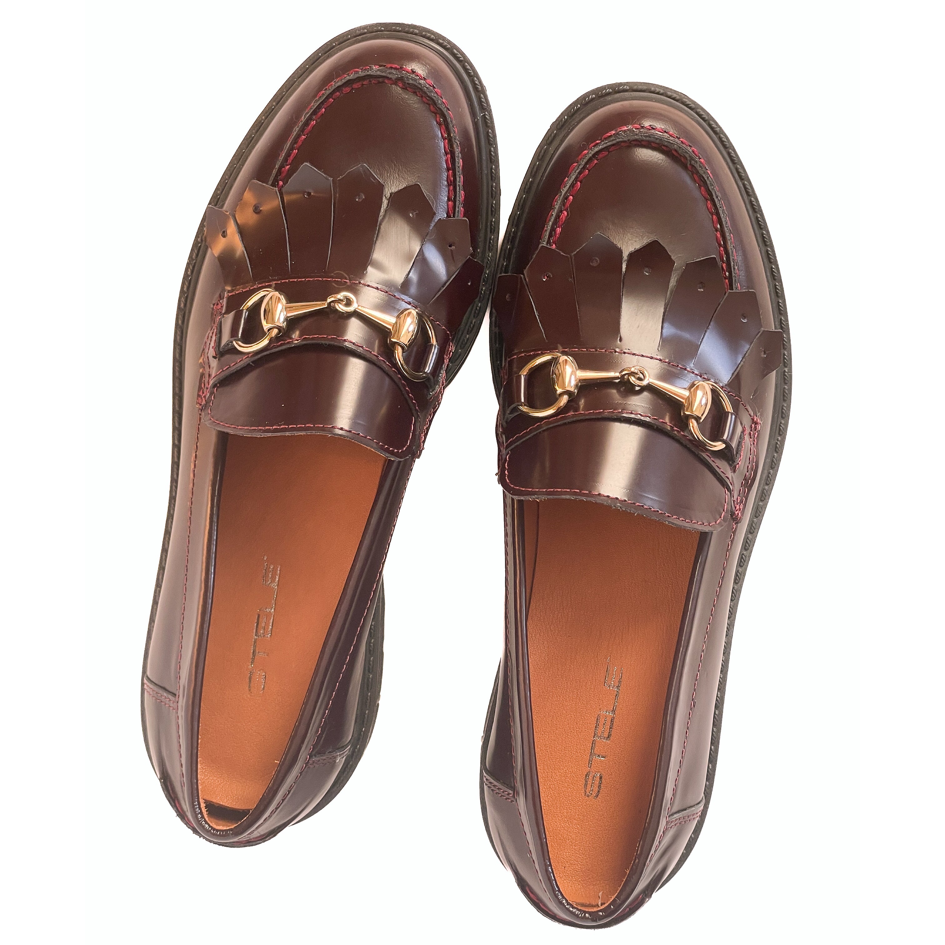 COLONIA-mocassini-vista-sopra-paio-punta-abrasivato-bordeaux-accessorio-oro