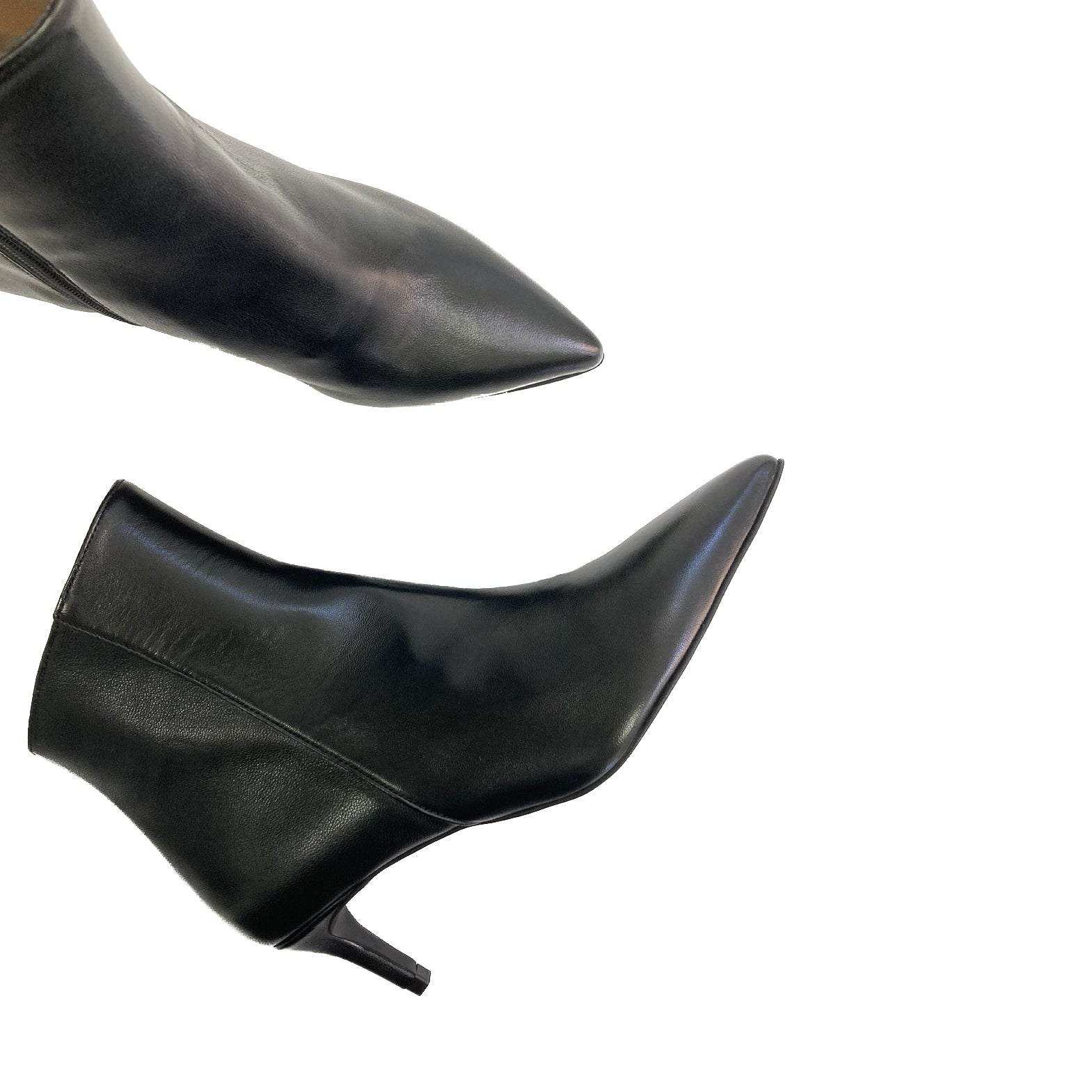 KELLY-stivaletto-vista-laterale-e-punta-sopra-nappa-nera-tacco-5