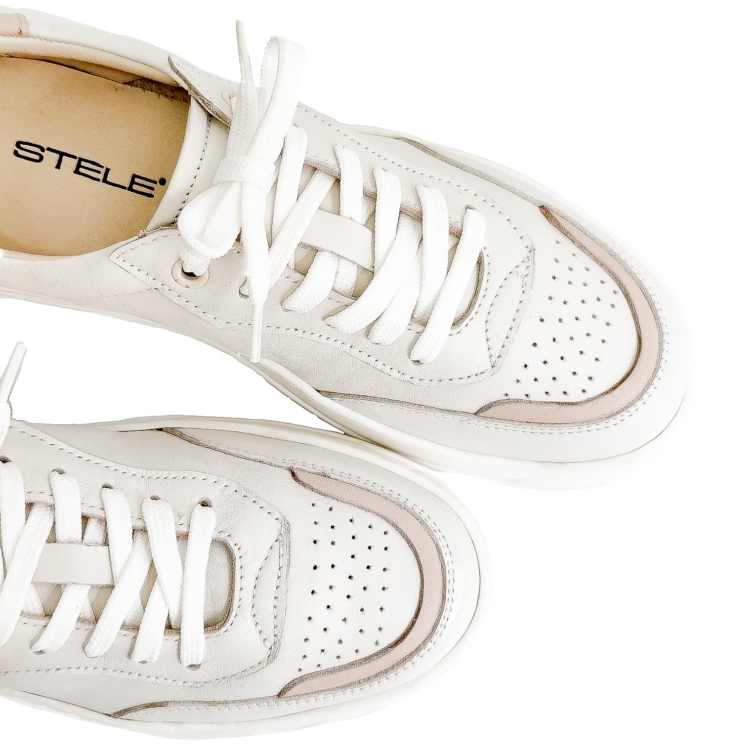 MARISOL-sneakers-vista-punta-da-sinistra-paio-nappa-latte-nappa-cipria