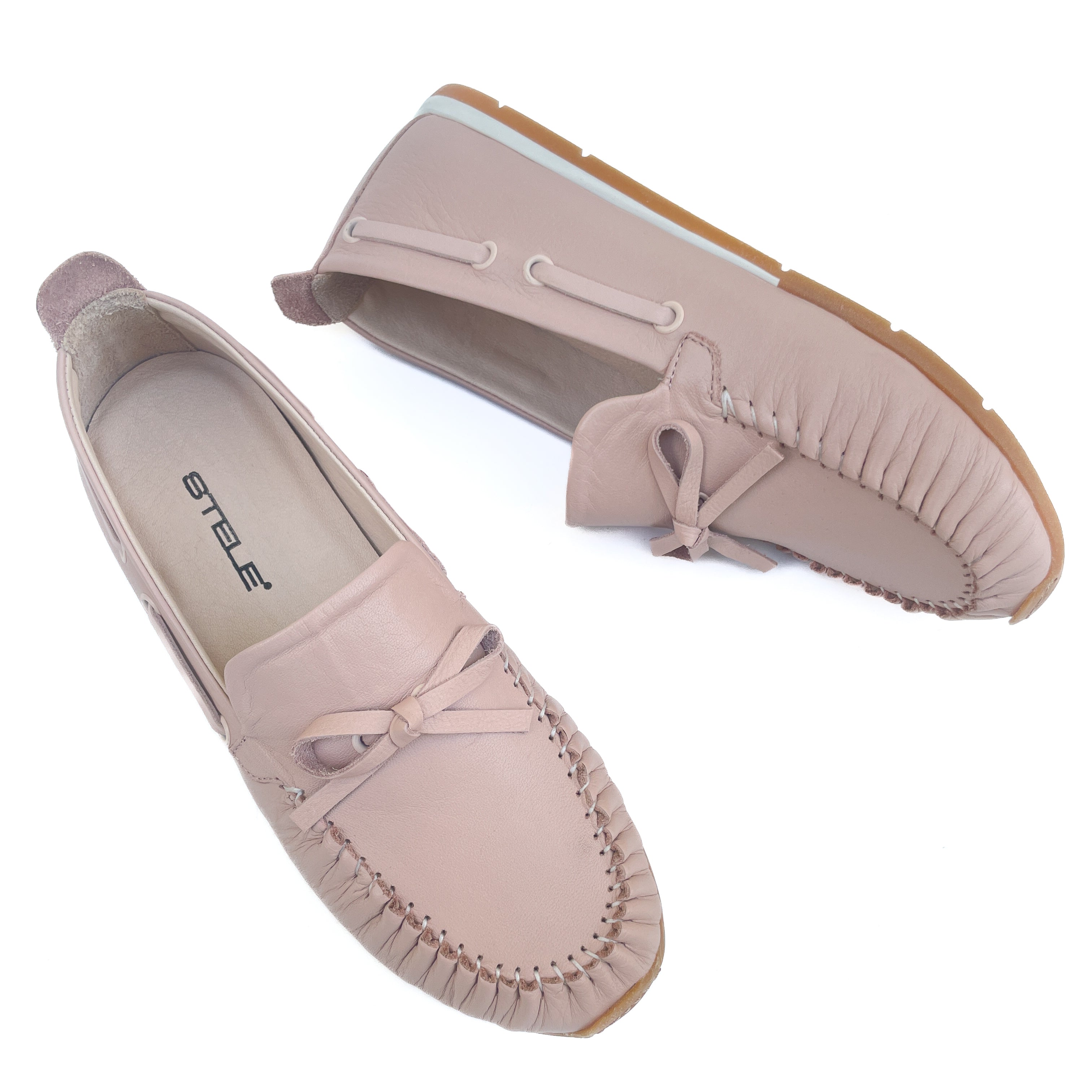LOLITA-scarpe-da-barca-vista-punta-e-laterale-sopra-paio-nappa-cipria