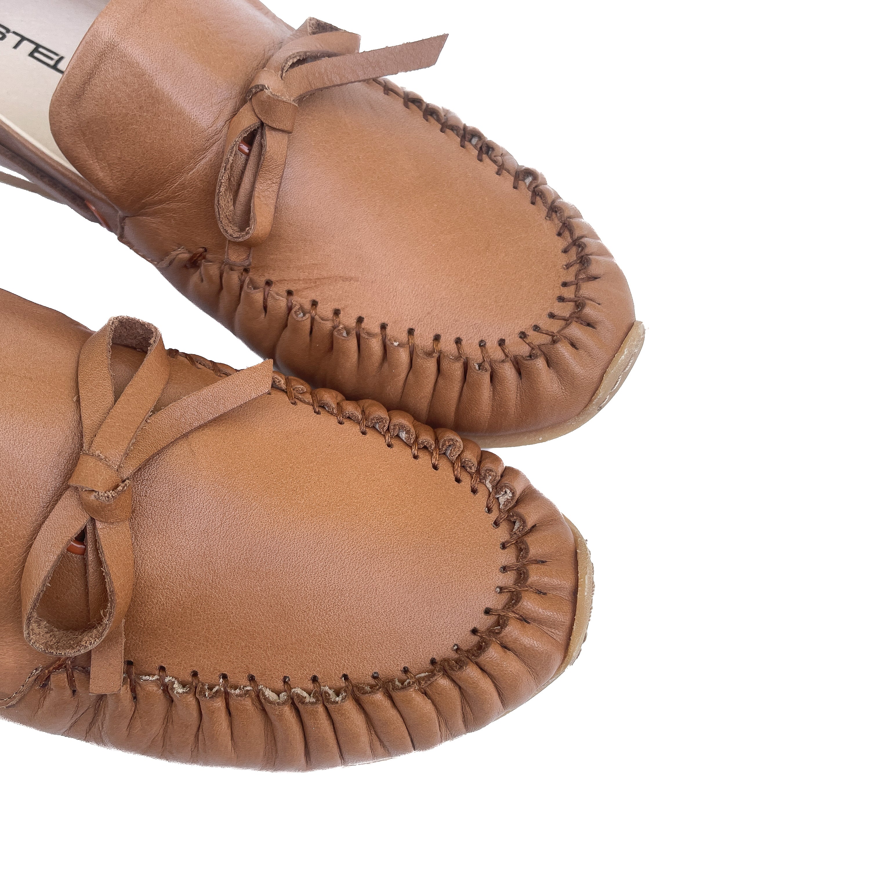 LOLITA-scarpa-da-barca-vista-punta-dettaglio-cuciture-paio-nappa-cuoio