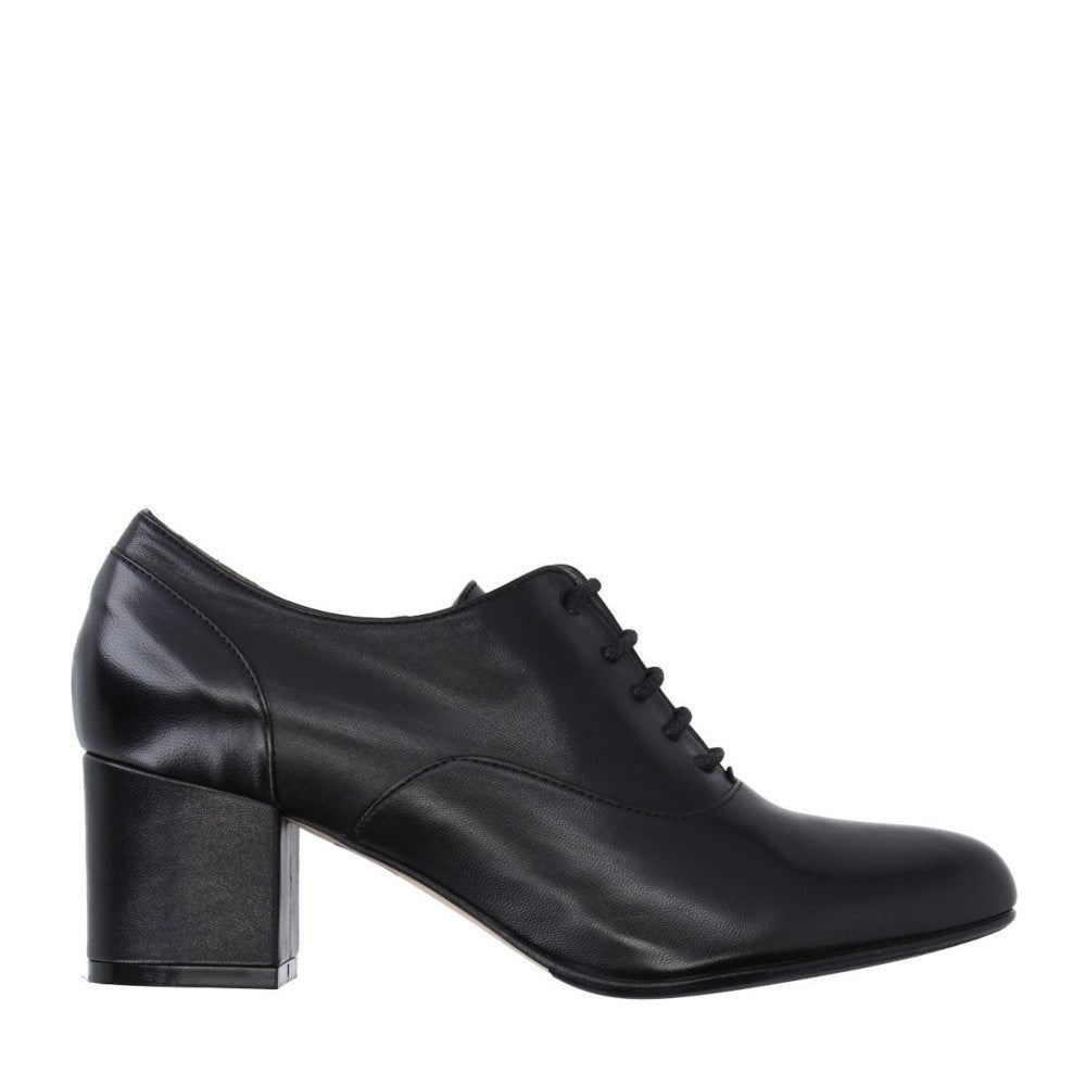 CANDIDA-francesina-con-tacco-vista-laterale-singola-nappa-nera